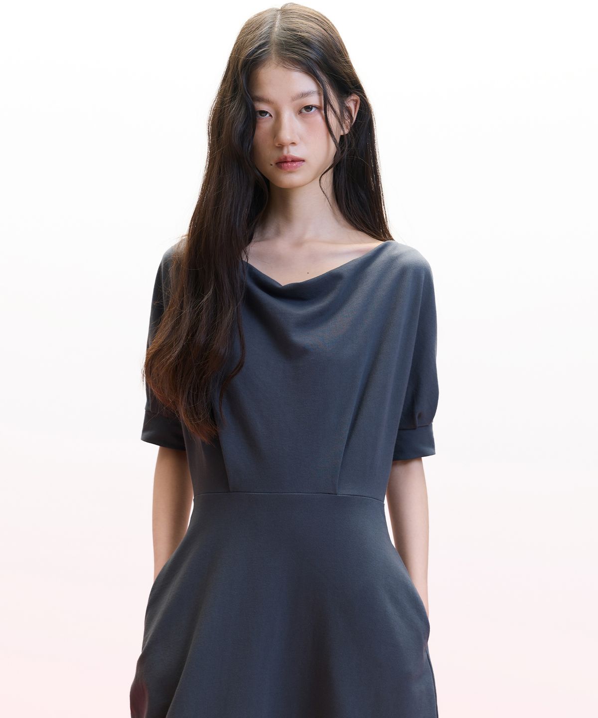 해바이해킴(HAE BY HAEKIM) [아뜰리에] 오프셋 저지 드레스_다크 그레이