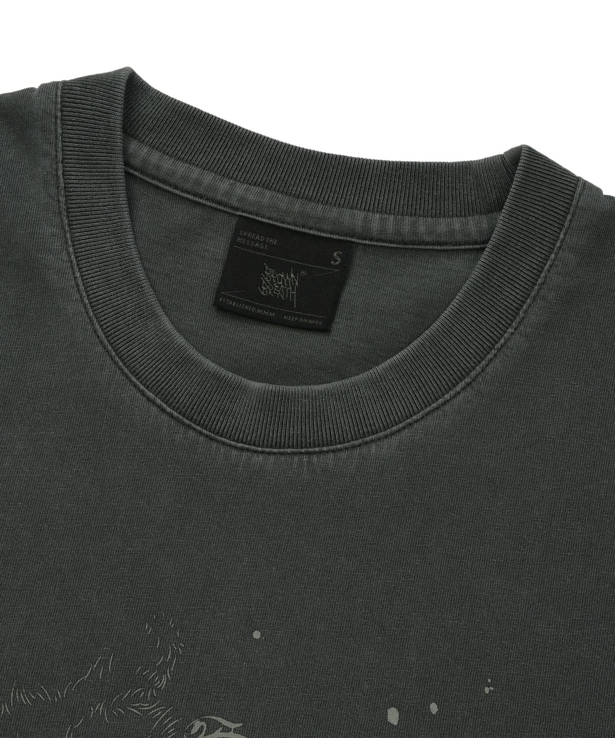 브라운브레스(BROWNBREATH) W SLEEPY TAG PIGMENT TEE - CHARCOAL