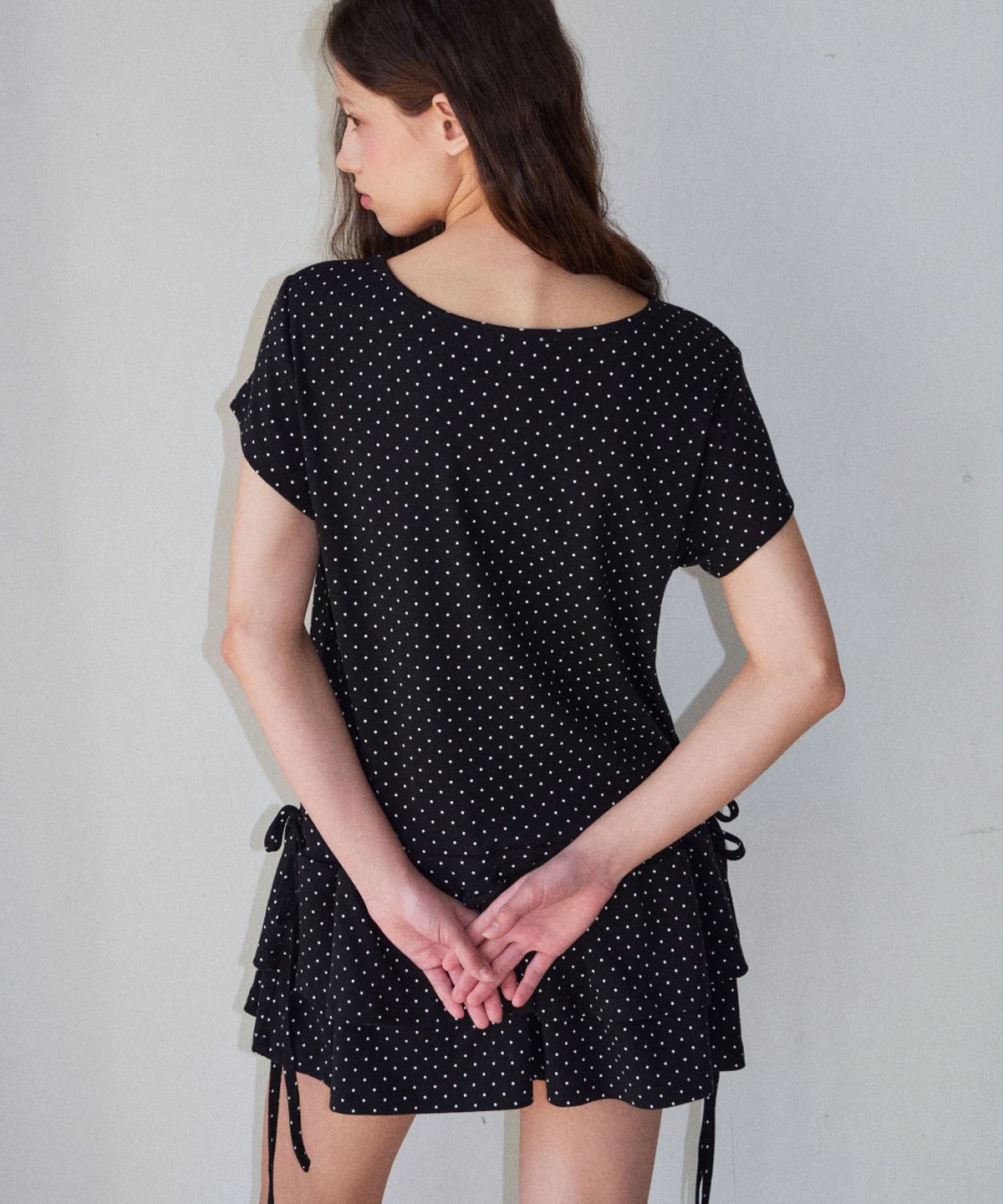 로긴 앤 로지(ROGIN N ROSIE) Half Frill Dotted T-shirt Black