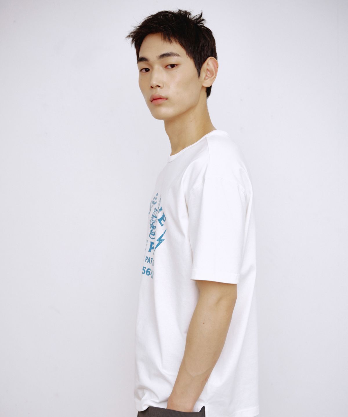 칼라파타르(KALAPATTHAR) KP SLOGAN TIGER GRAPHIC SHORT-SLEEVED T-SHIRT - WHITE