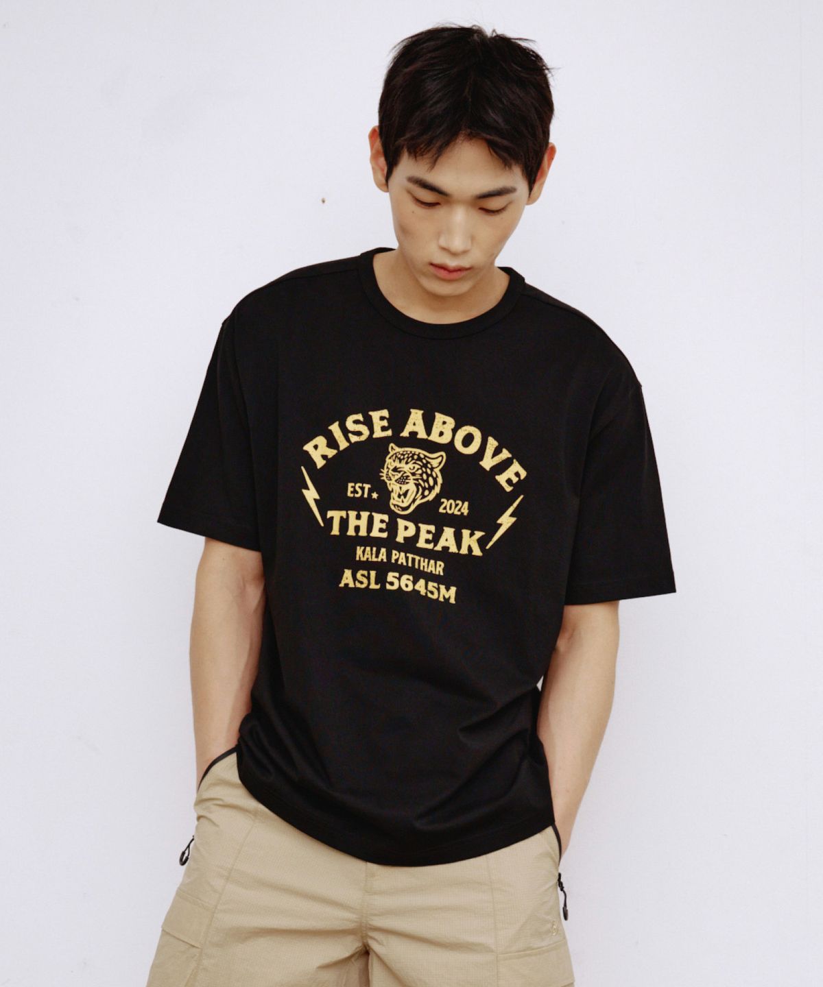 칼라파타르(KALAPATTHAR) KP SLOGAN TIGER GRAPHIC SHORT-SLEEVED T-SHIRT - BLACK