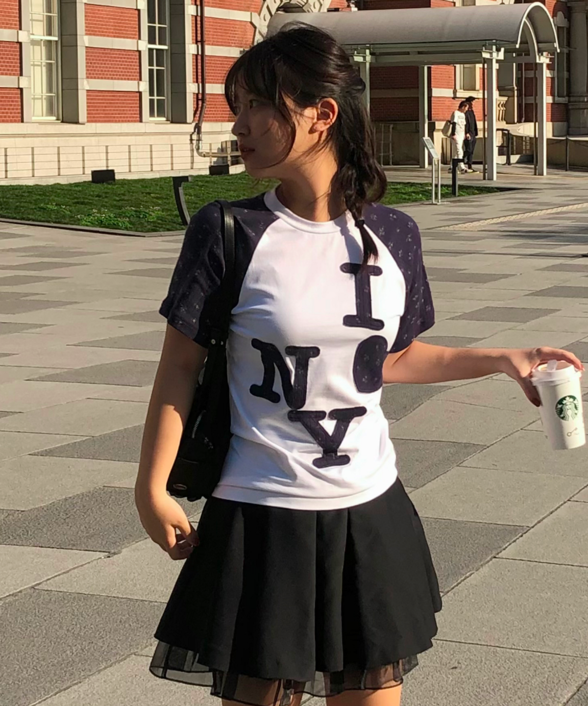 로긴 앤 로지(ROGIN N ROSIE) NY Flower Point Ragian T-Shirt Navy