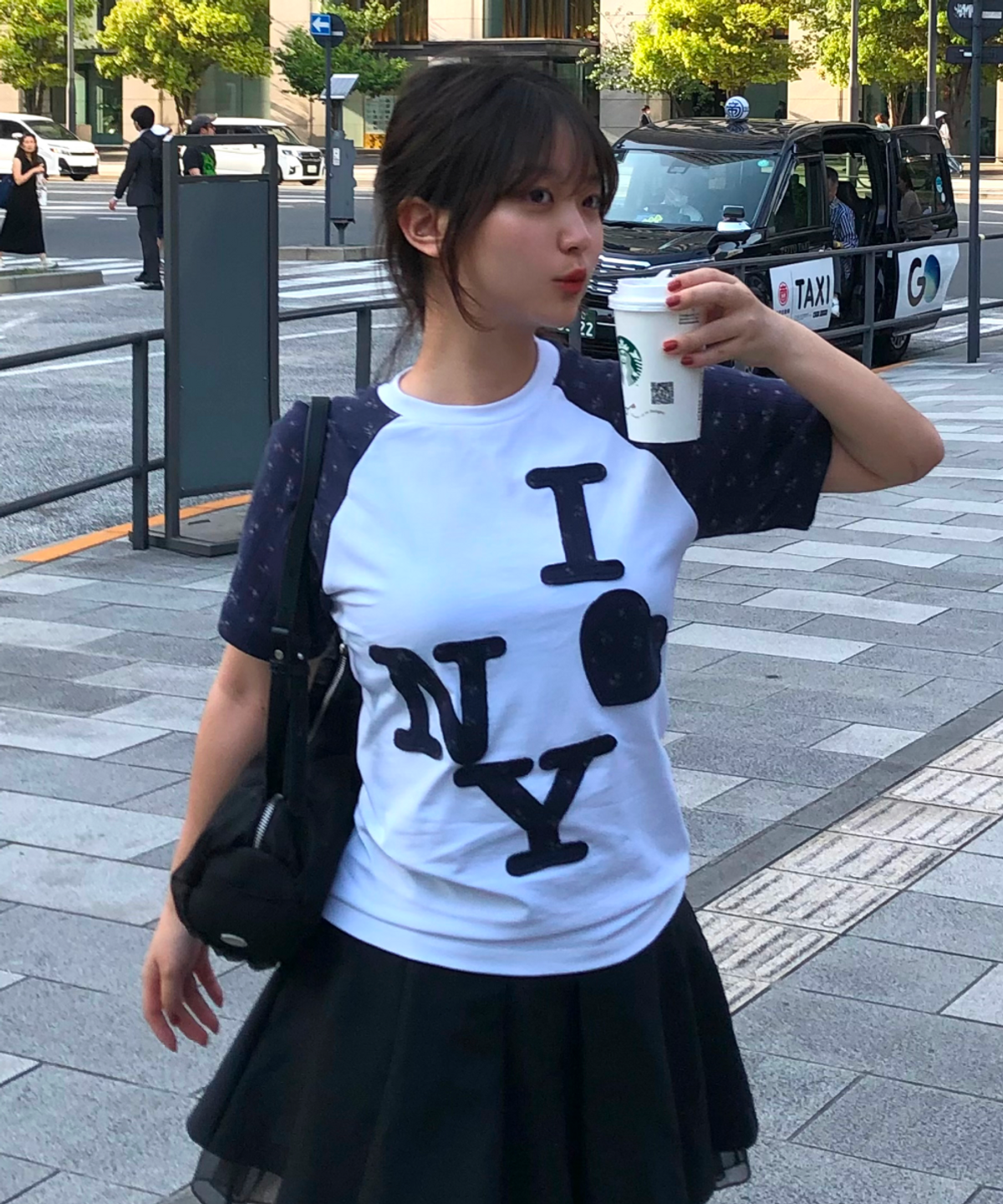 로긴 앤 로지(ROGIN N ROSIE) NY Flower Point Ragian T-Shirt Navy