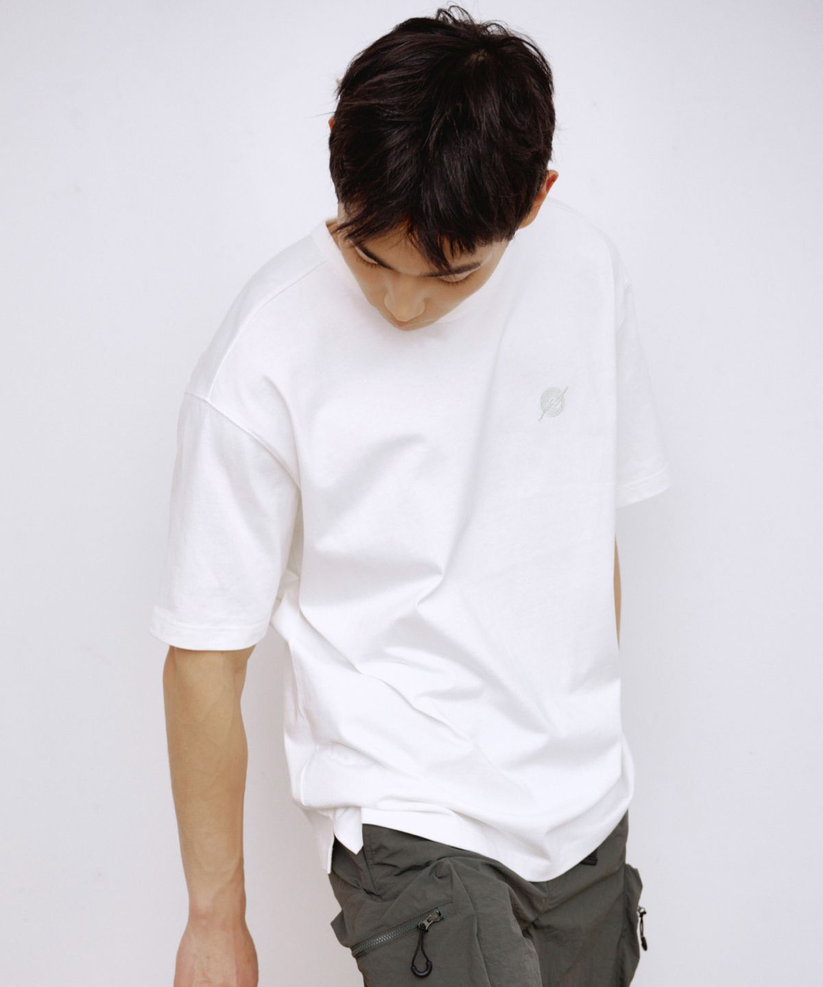 칼라파타르(KALAPATTHAR) BACK CAMPING GRAPHIC SHORT-SLEEVED T-SHIRT - WHITE