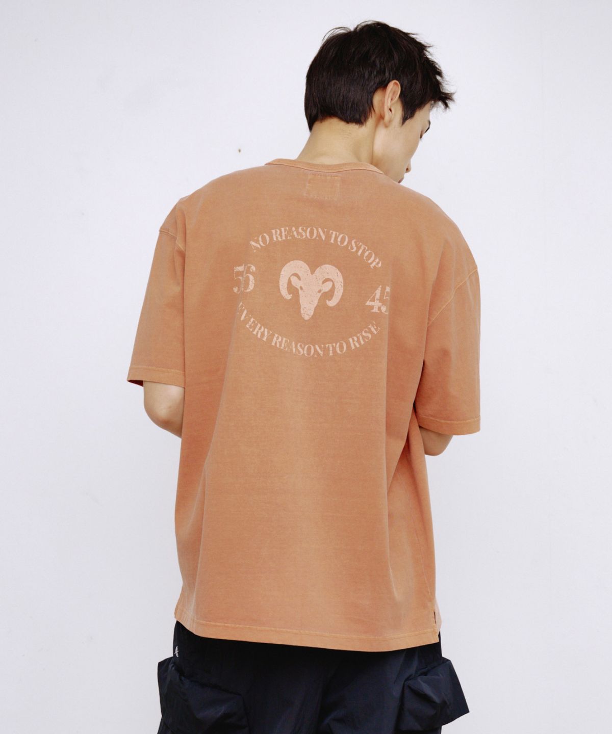 칼라파타르(KALAPATTHAR) VINTAGE COW GRAPHIC SHORT-SLEEVED POCKET T-SHIRT - ORANGE