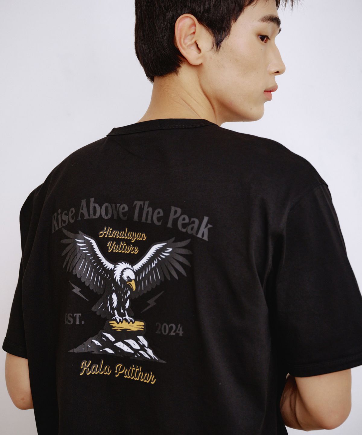 칼라파타르(KALAPATTHAR) BACK KP SLOGAN EAGLE GRAPHIC RINGER T-SHIRT - BLACK
