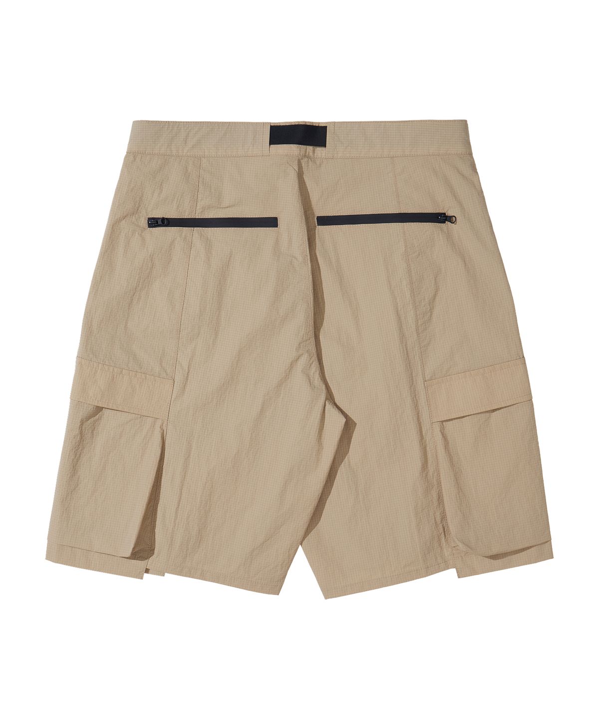 칼라파타르(KALAPATTHAR) NYLON RIPSTOP INCISION BELTED CARGO POCKET SHORTS - BEIGE