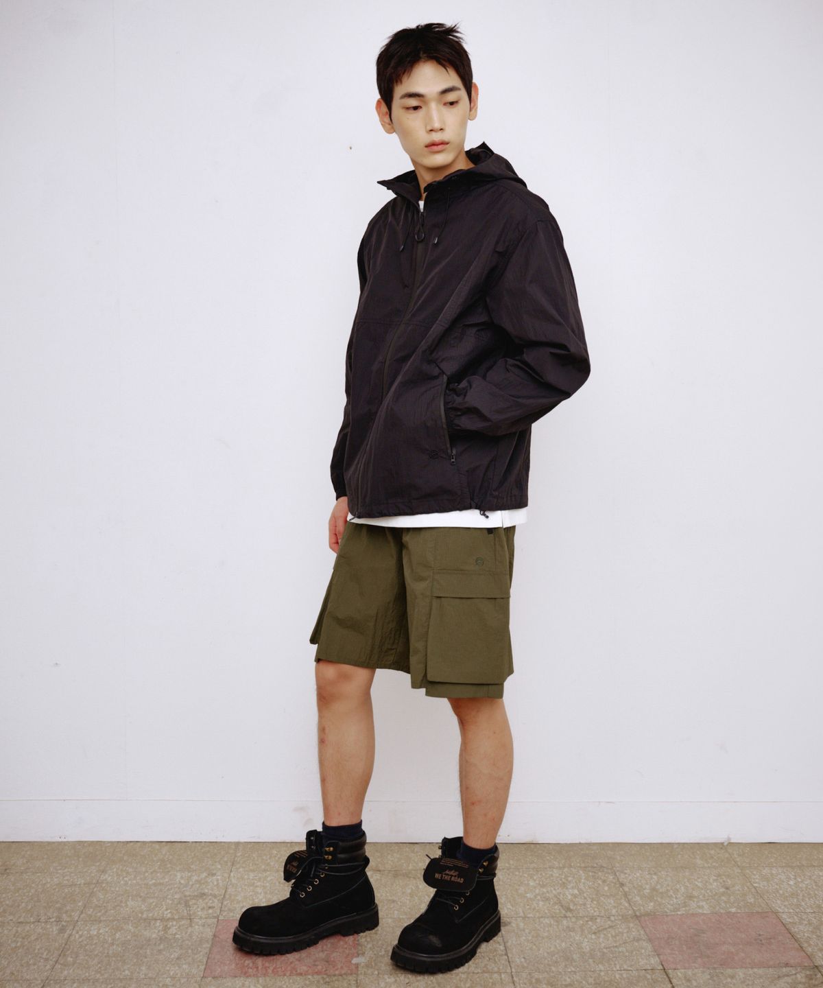 칼라파타르(KALAPATTHAR) NYLON RIPSTOP INCISION BELTED CARGO POCKET SHORTS - KHAKI