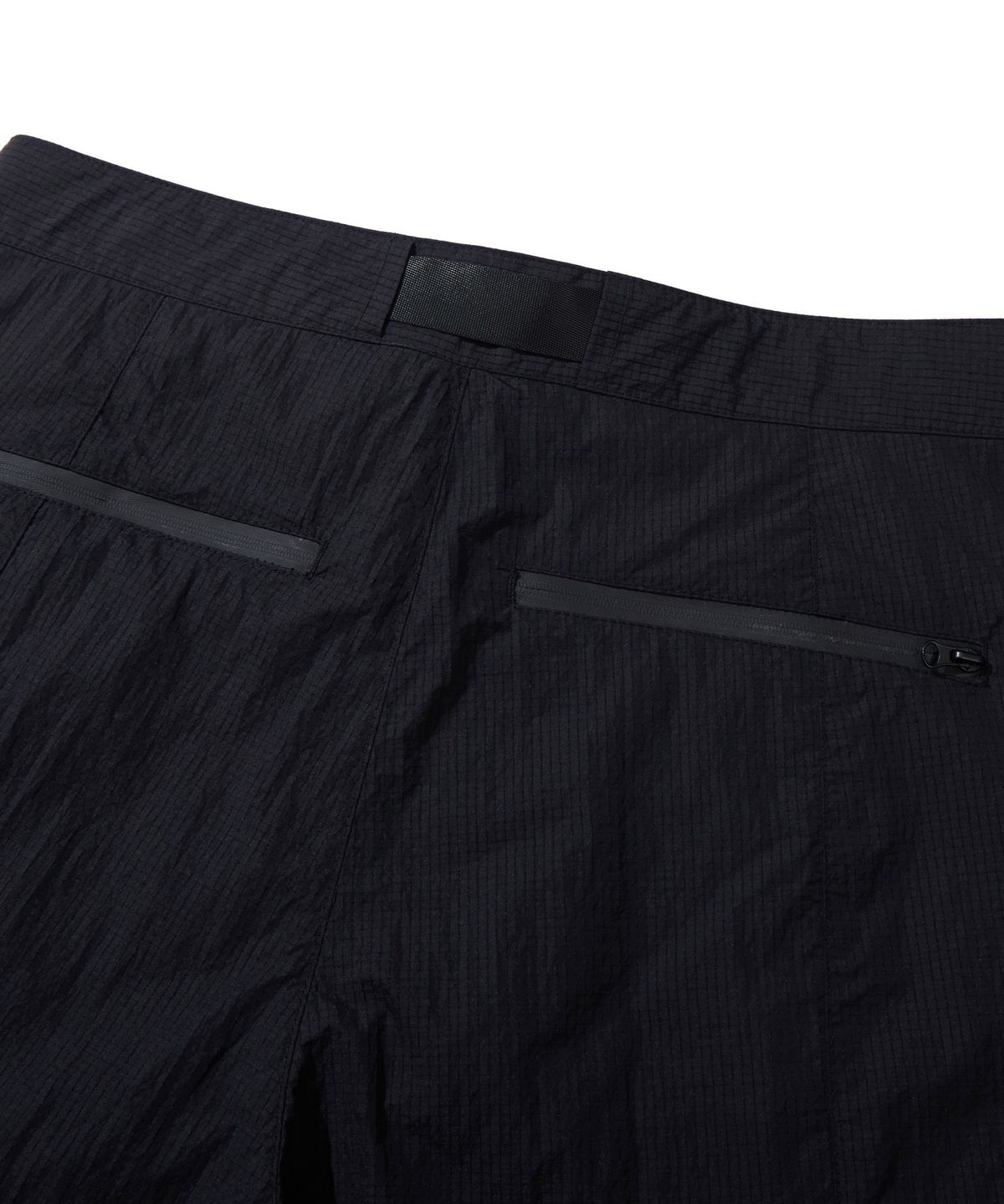 칼라파타르(KALAPATTHAR) NYLON RIPSTOP INCISION BELTED CARGO POCKET SHORTS - BLACK