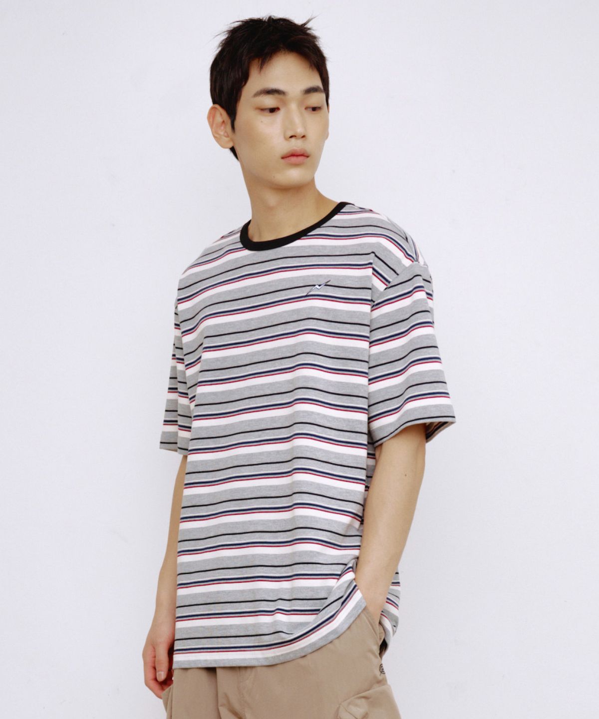 칼라파타르(KALAPATTHAR) KP LOGO STRIPE SHORT-SLEEVED T-SHIRT - GREY
