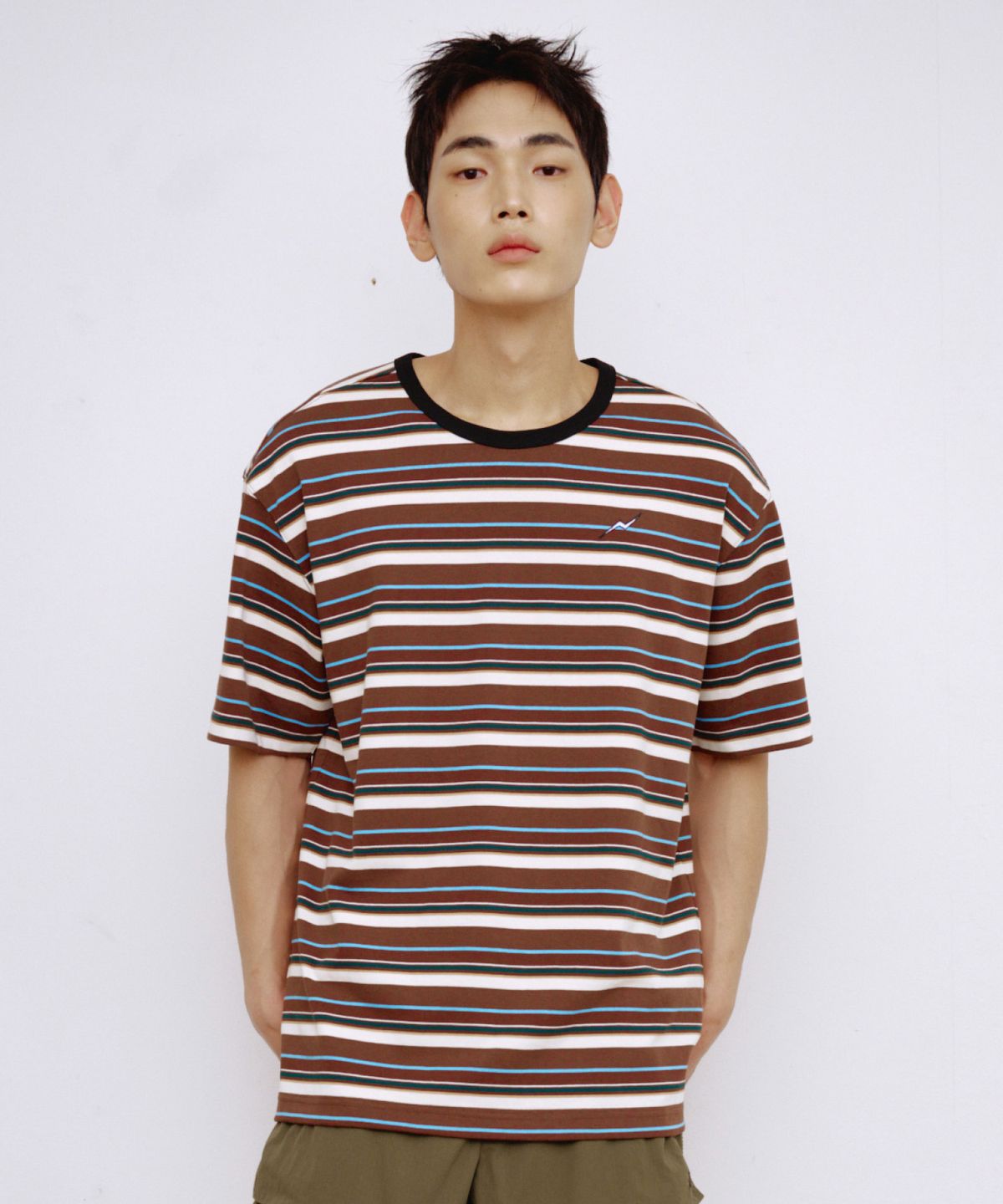 칼라파타르(KALAPATTHAR) KP LOGO STRIPE SHORT-SLEEVED T-SHIRT - BROWN
