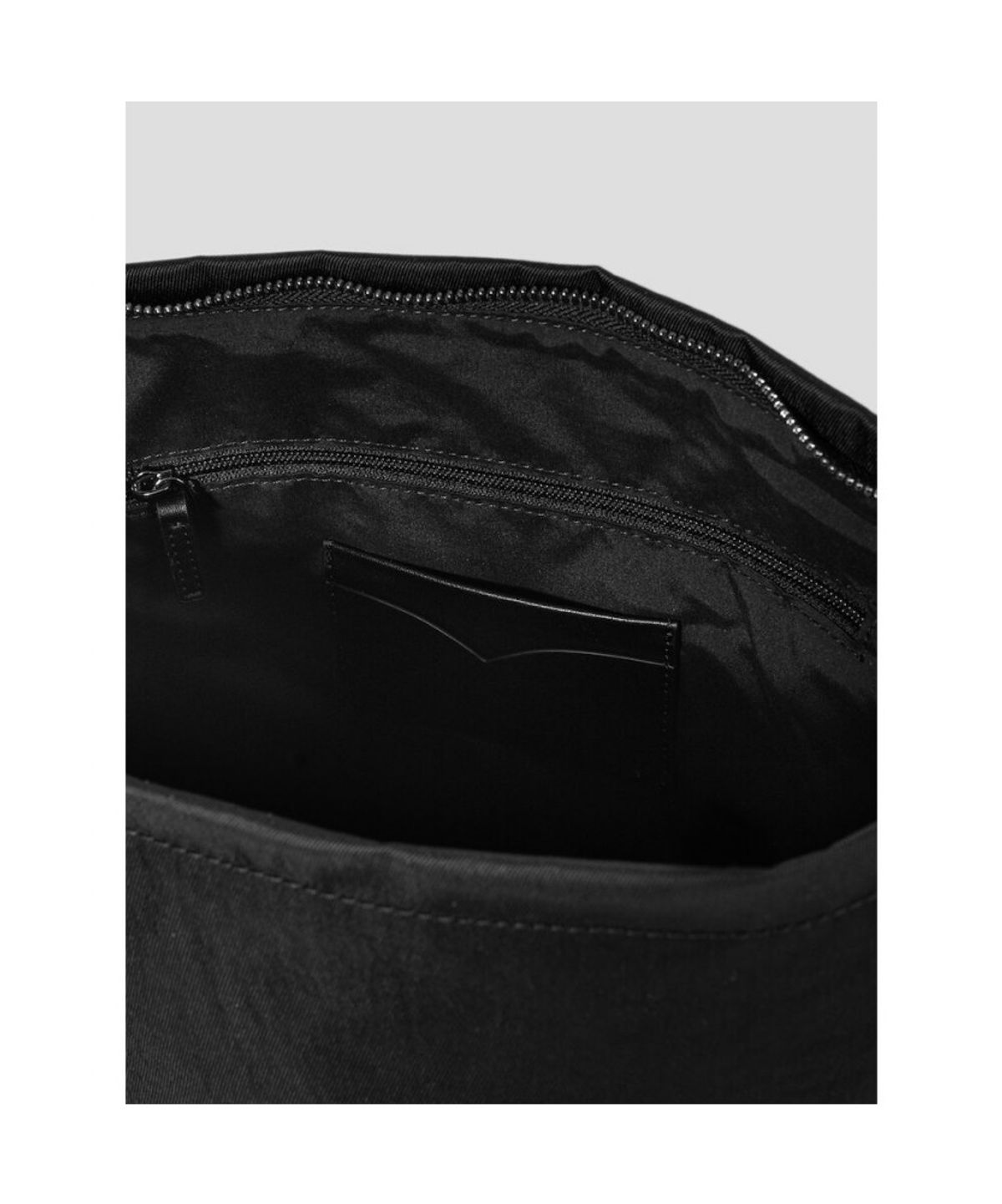 빈폴 액세서리(BEANPOLE ACCESSORY) Less Bag_2 미디엄 나일론 크로스백 - 블랙