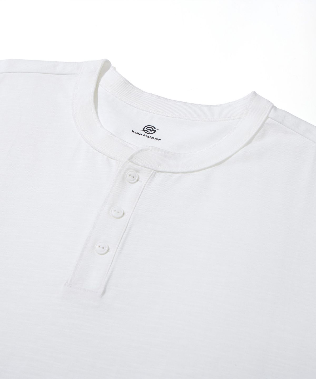 칼라파타르(KALAPATTHAR) HENLEY NECK SHORT-SLEEVED T-SHIRT - WHITE
