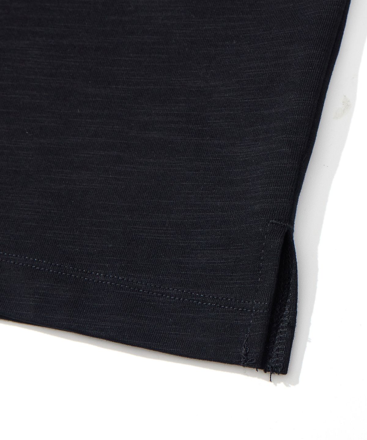 칼라파타르(KALAPATTHAR) HENLEY NECK SHORT-SLEEVED T-SHIRT - BLACK