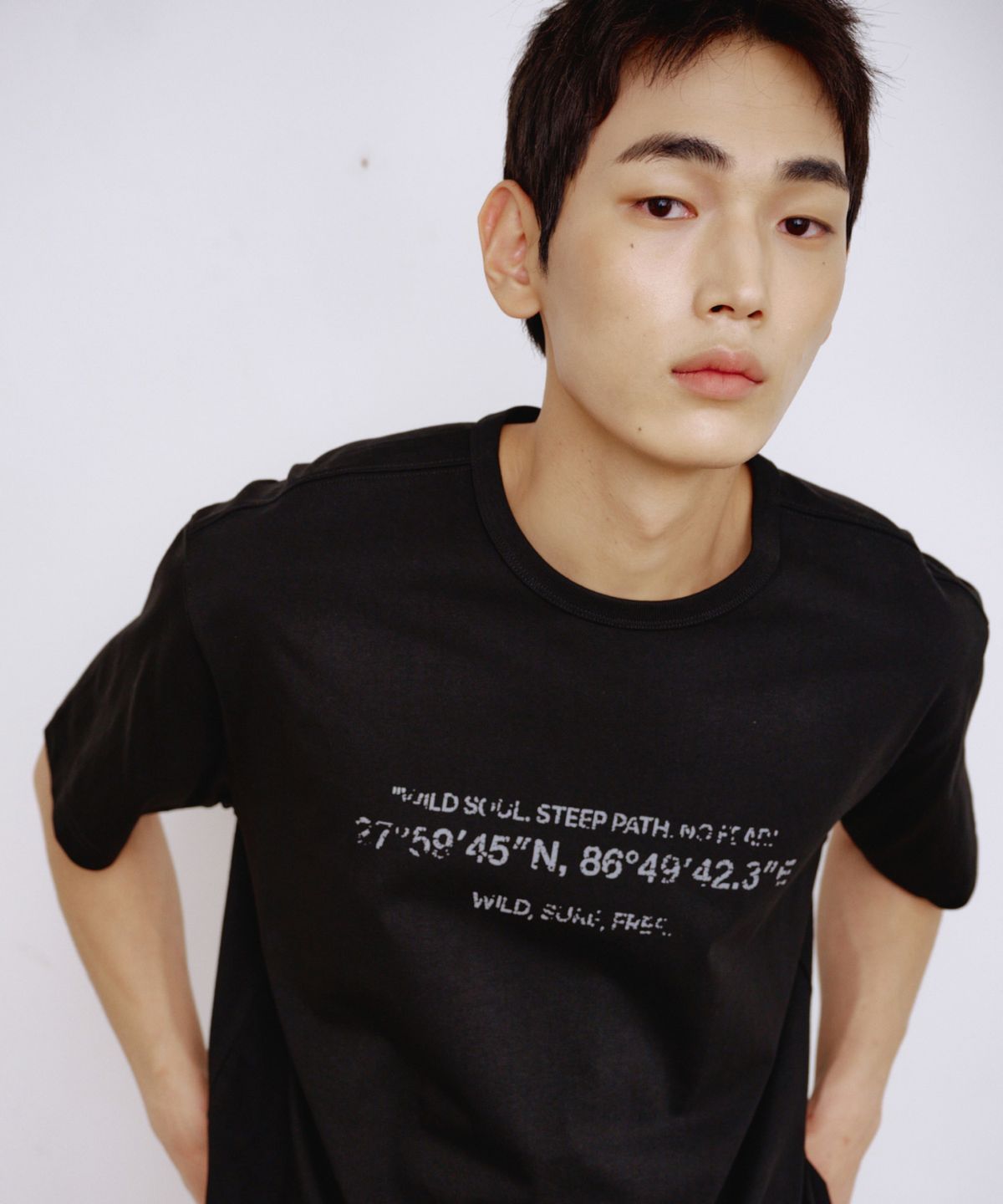칼라파타르(KALAPATTHAR) KP SIGNATURE GRAPHICS SHORT-SLEEVED T-SHIRT - BLACK
