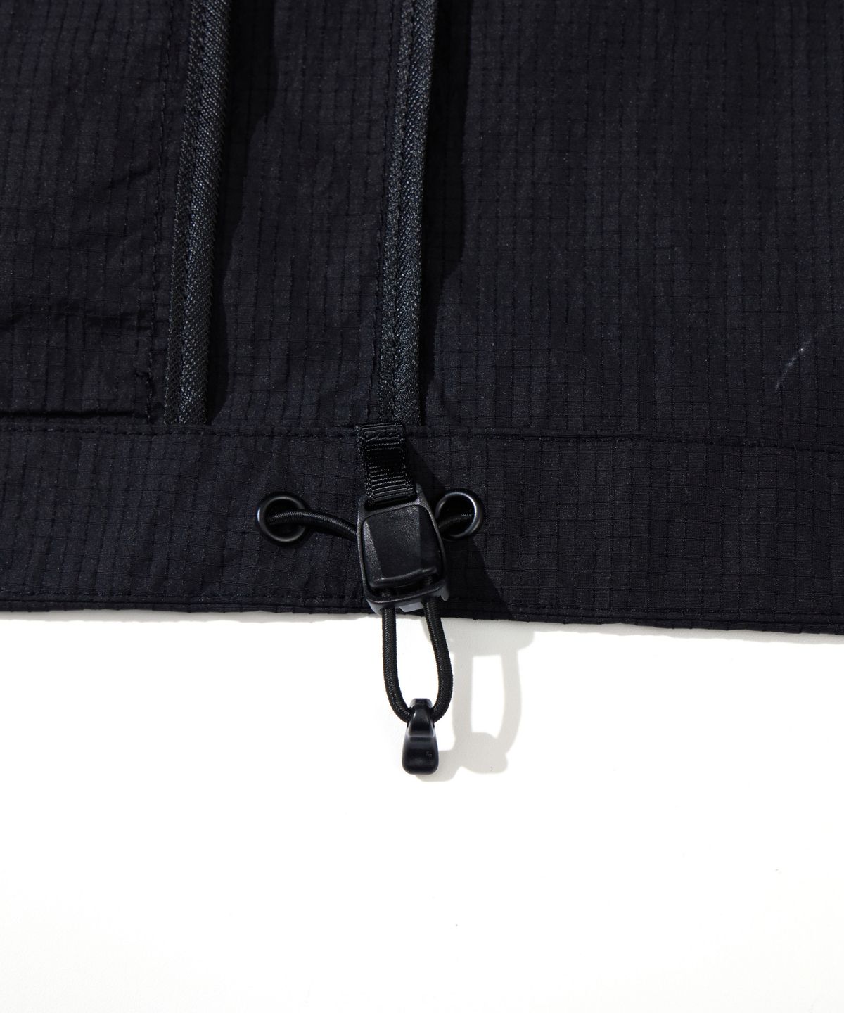 칼라파타르(KALAPATTHAR) MULTI POCKET NYLON HOODED VEST - BLACK