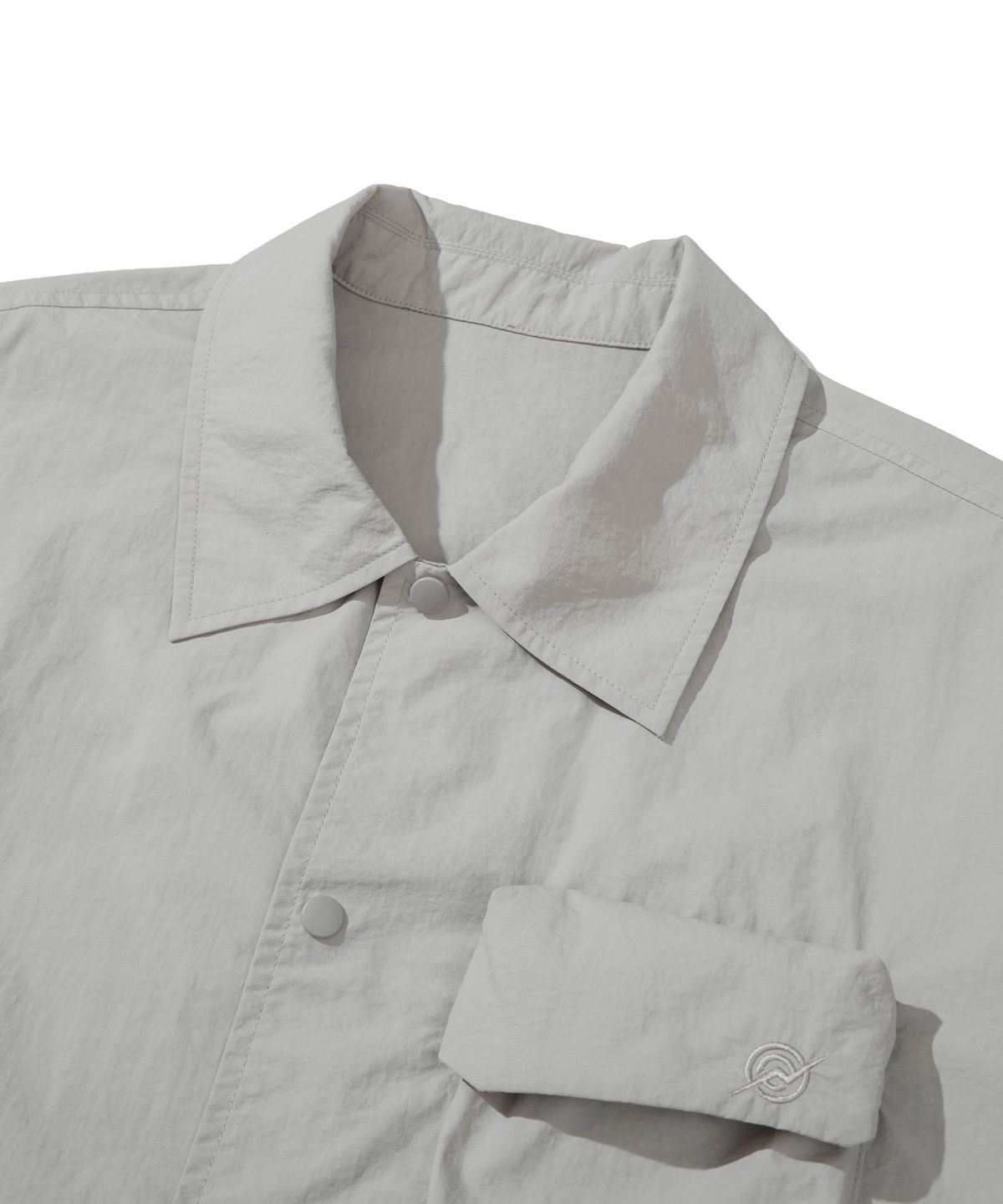칼라파타르(KALAPATTHAR) NYLON SILKY OUT POCKET SHORT-SLEEVED SHIRT - LIGHT GREY