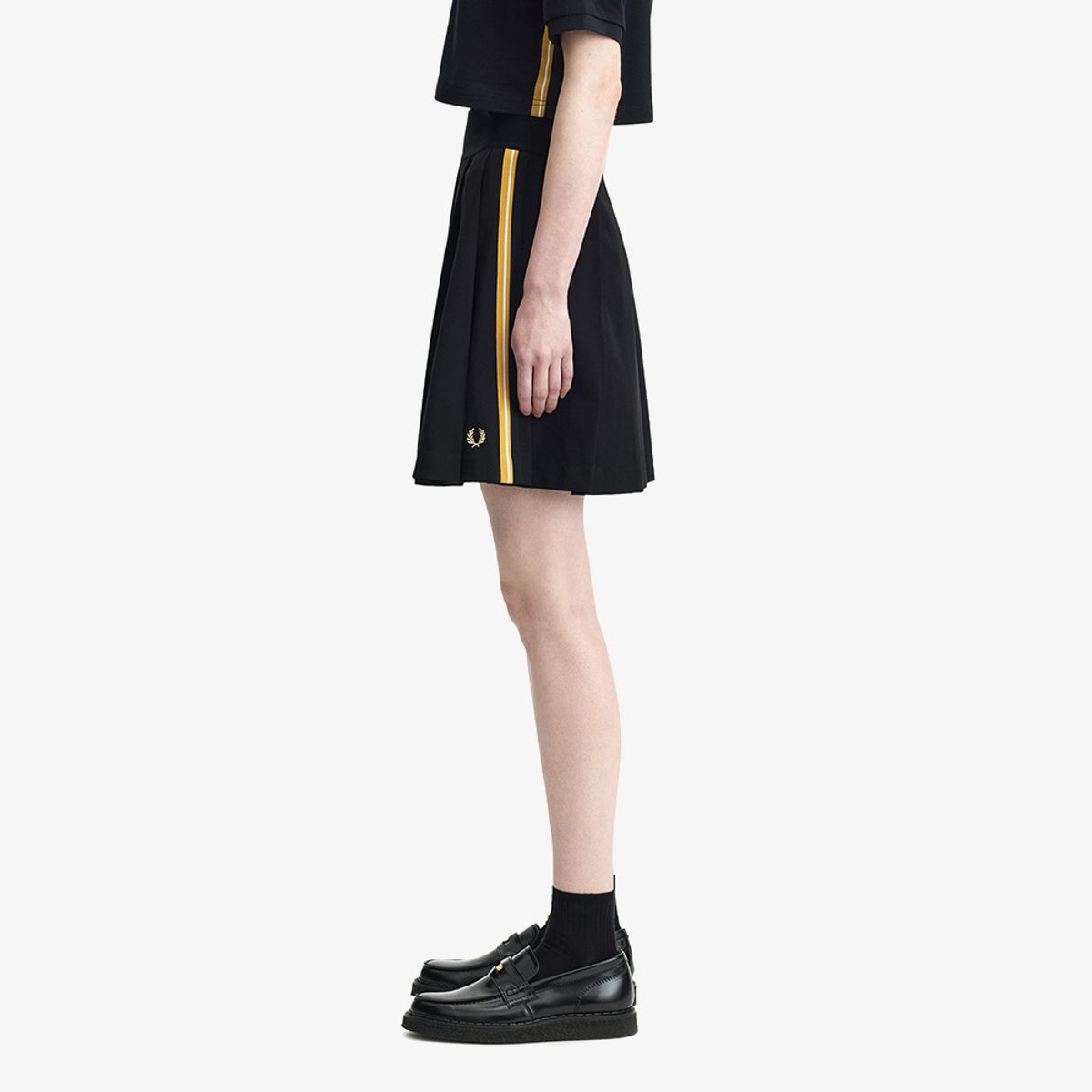 프레드페리(FRED PERRY) [womens] 스트라이프 테잎 플리츠 스커트 - 블랙/샴페인 AFPF2612106-90A