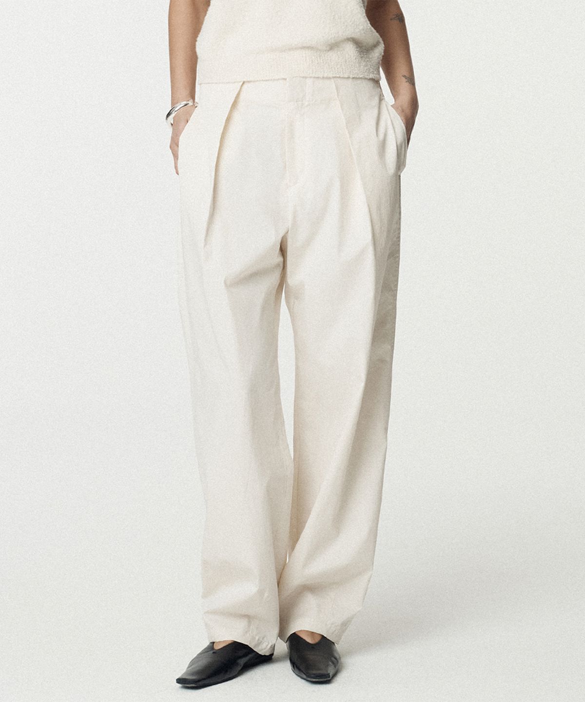 우마뭉(UMARMUNG) Extra Long Staple Cotton Oval Silhouette Pants_Day Light