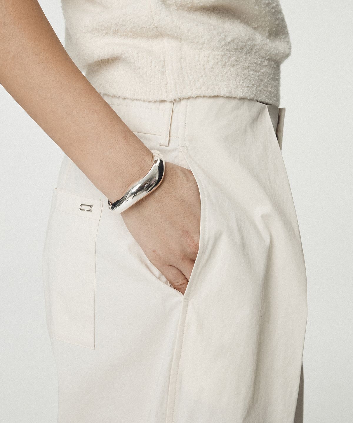 우마뭉(UMARMUNG) Extra Long Staple Cotton Oval Silhouette Pants_Day Light