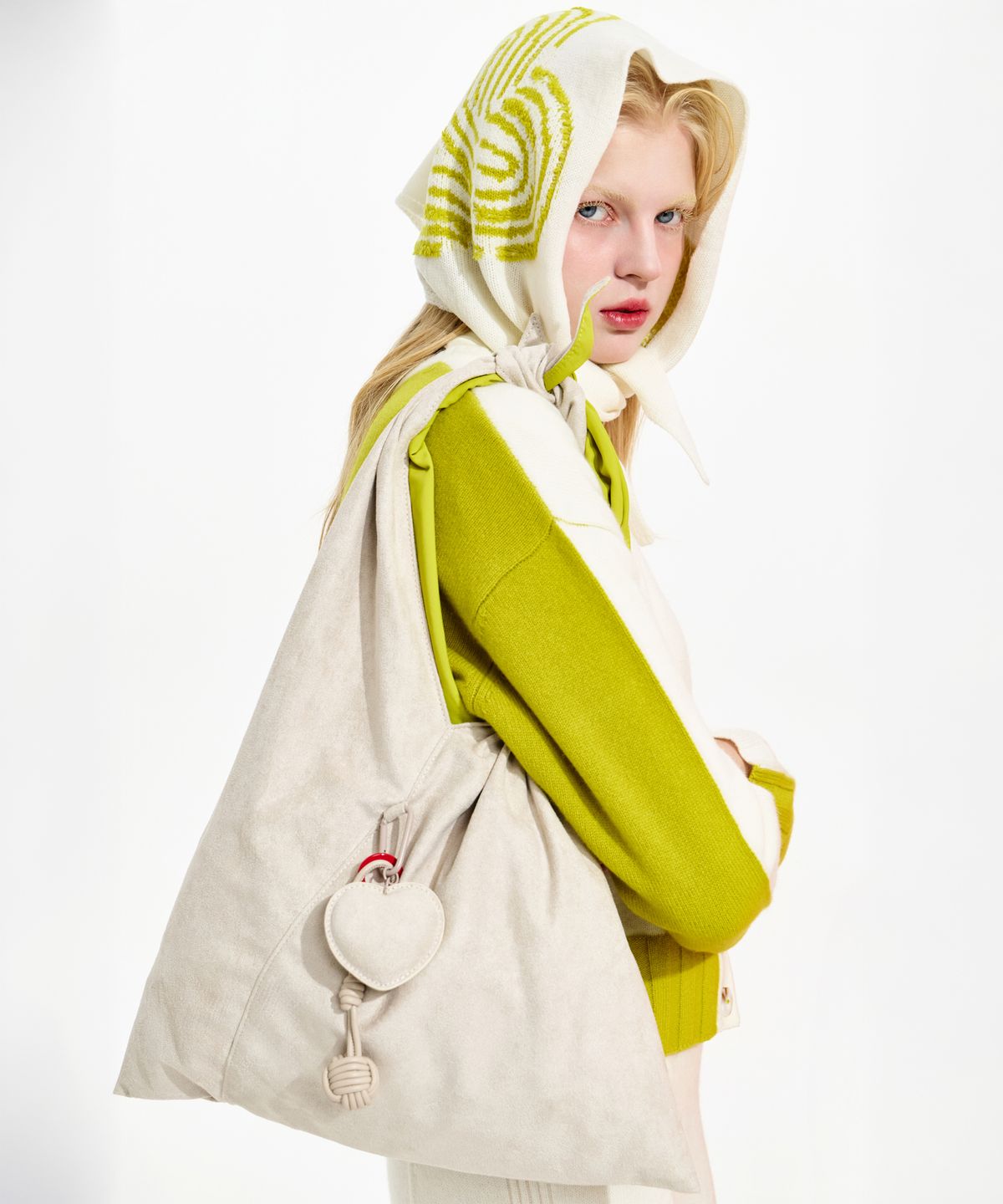 스노야(SNOYA) 25FW 스노야 FAUX 스웨이드 숄더 백