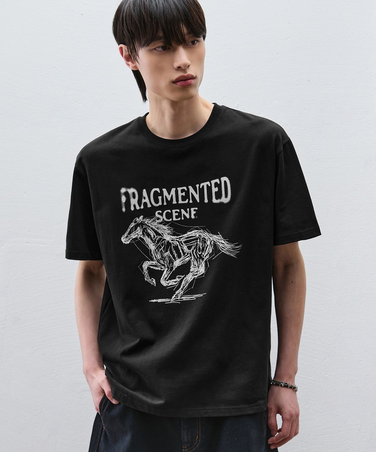 드로우핏(DRAW FIT) 프라그먼티드 스캔트 하프 티셔츠 [BLACK]
