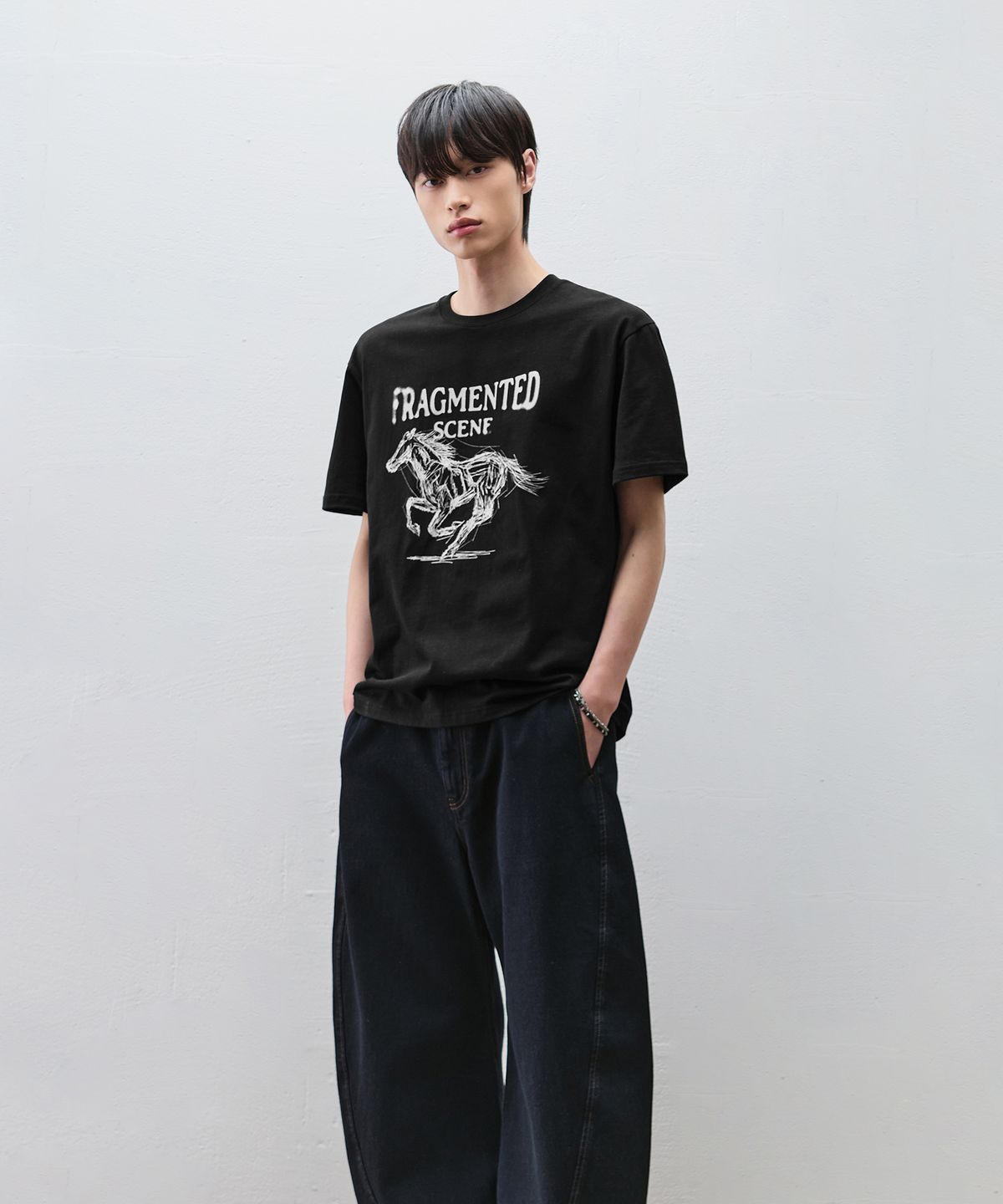 드로우핏(DRAW FIT) 프라그먼티드 스캔트 하프 티셔츠 [BLACK]