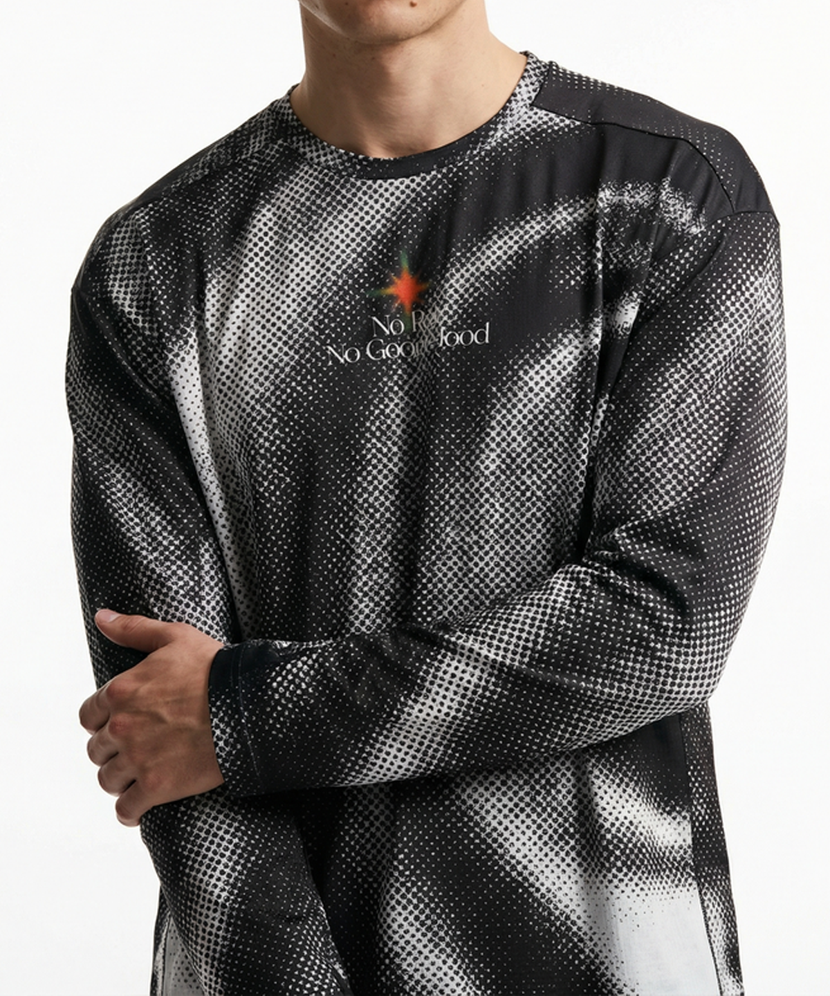 버튼서울(BUTTON SEOUL) 일루전 도트 스파이럴 테크 오버핏 롱슬리브 (블랙)