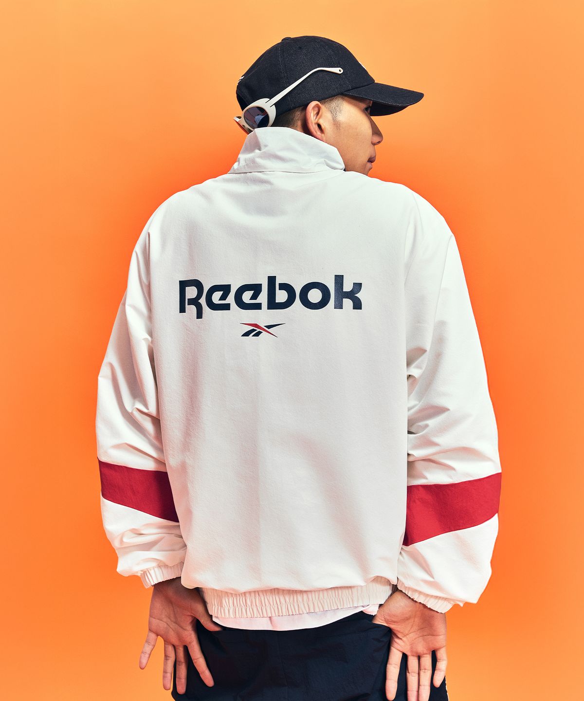 리복(REEBOK) 레전드 윈드 브레이커 - 오프 화이트