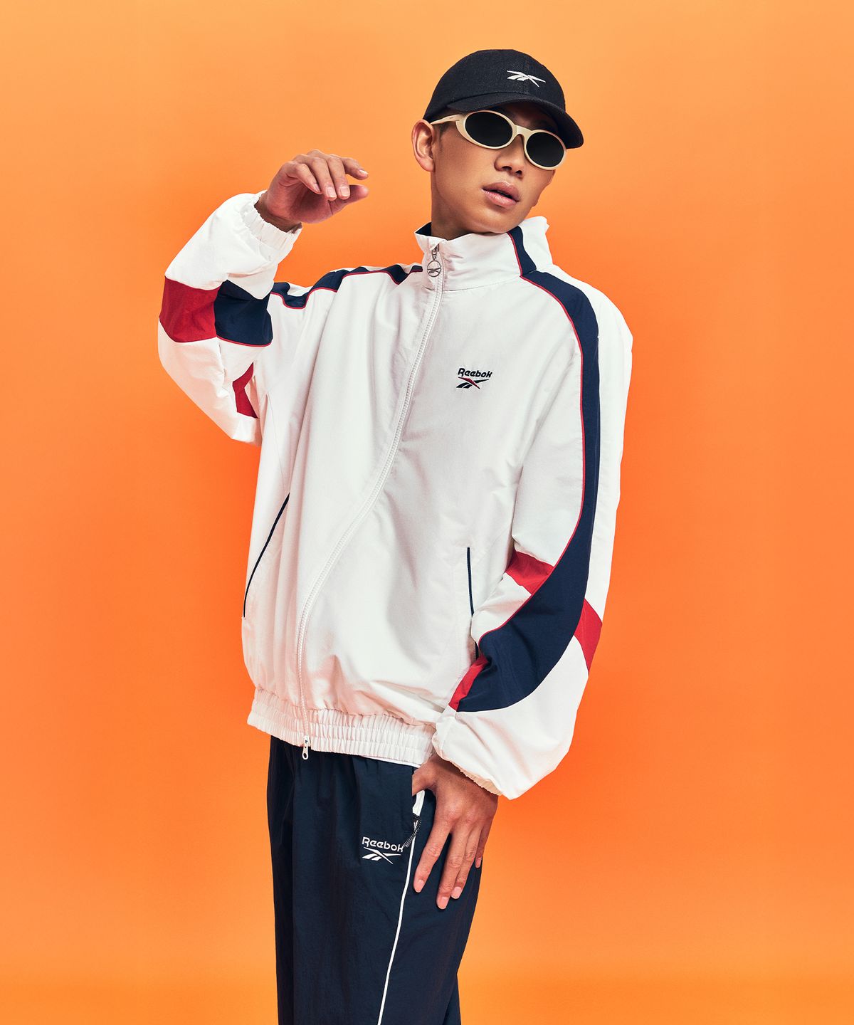 리복(REEBOK) 레전드 윈드 브레이커 - 오프 화이트