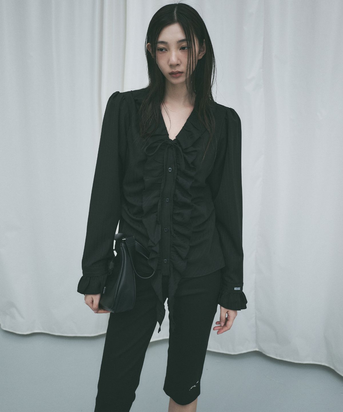 닉앤니콜(NICK&NICOLE) CAPRI SLIT PANTS_BLACK