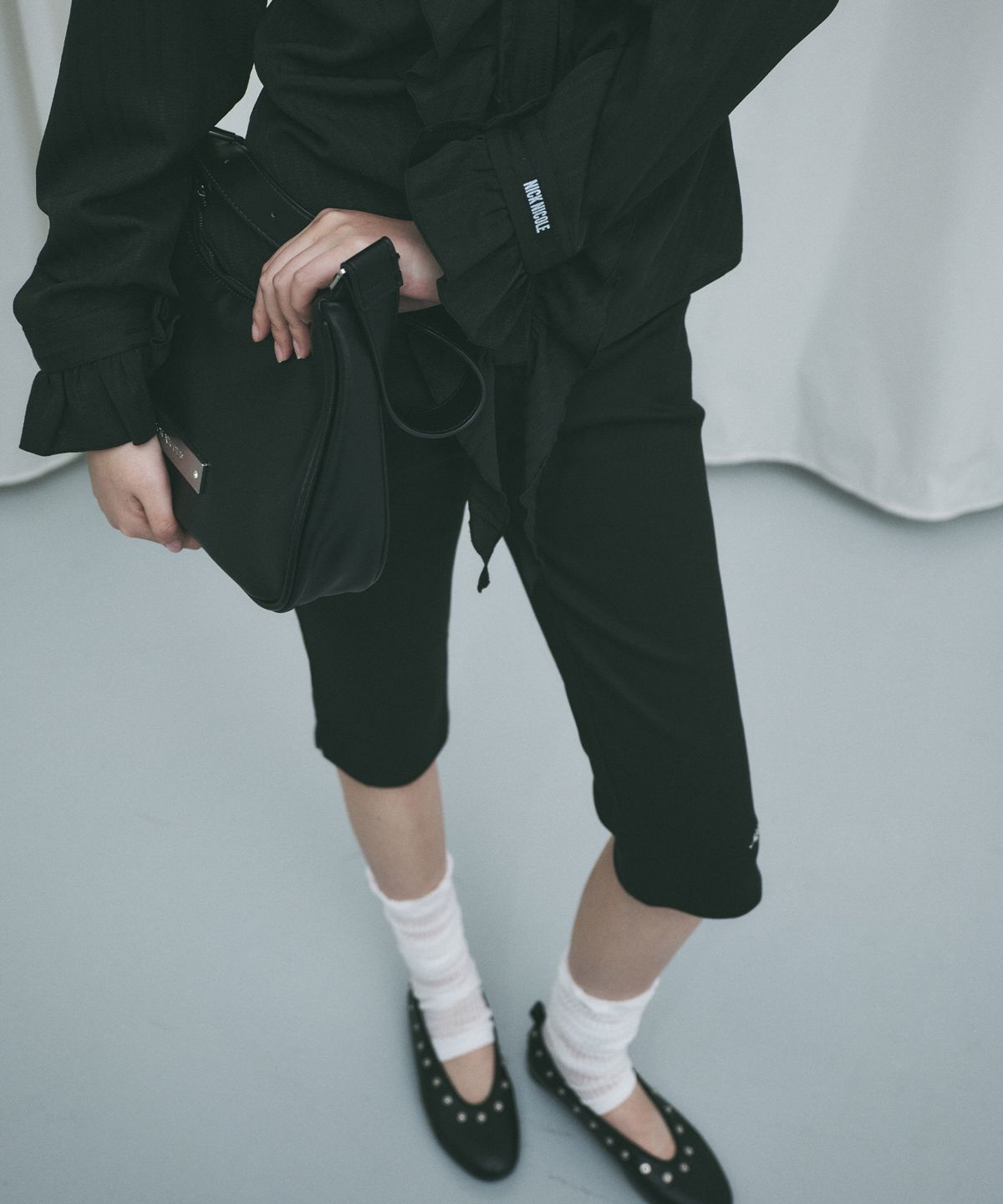 닉앤니콜(NICK&NICOLE) CAPRI SLIT PANTS_BLACK