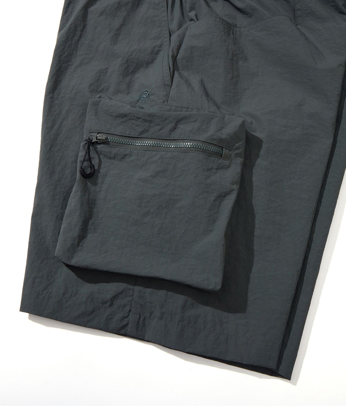 칼라파타르(KALAPATTHAR) NYLON BELTED BACK OUT POCKET CARGO POCKET SHORTS - KHAKI