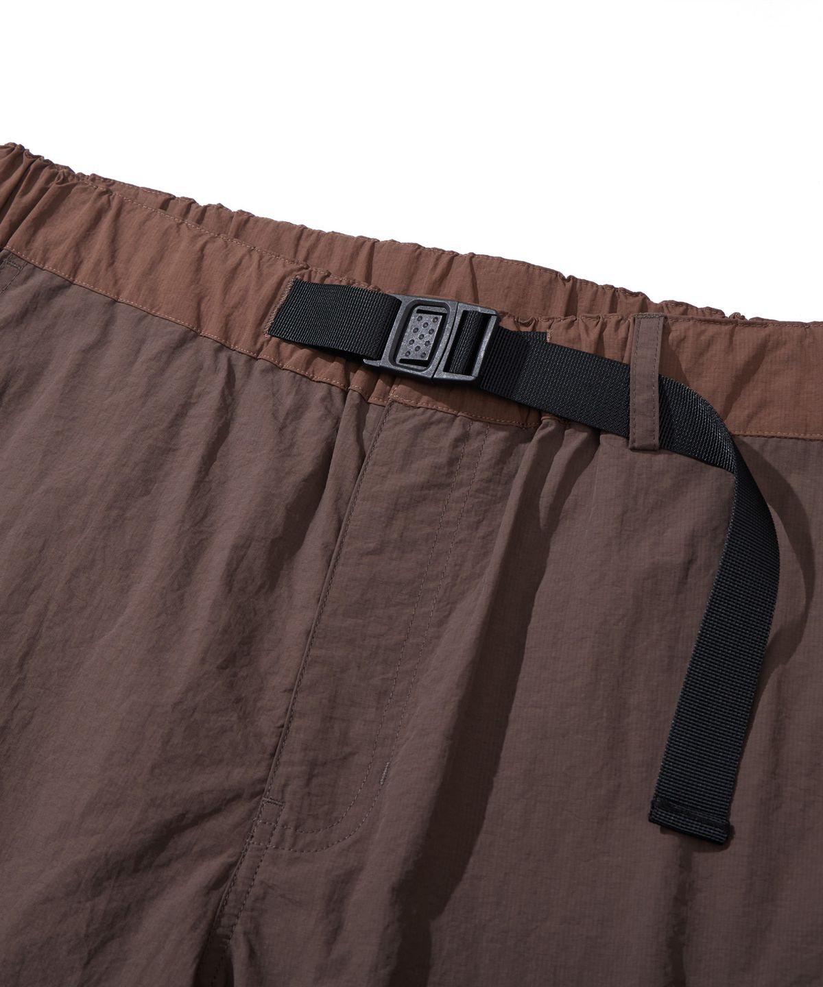 칼라파타르(KALAPATTHAR) NYLON BELTED BACK OUT POCKET CARGO POCKET SHORTS - BROWN