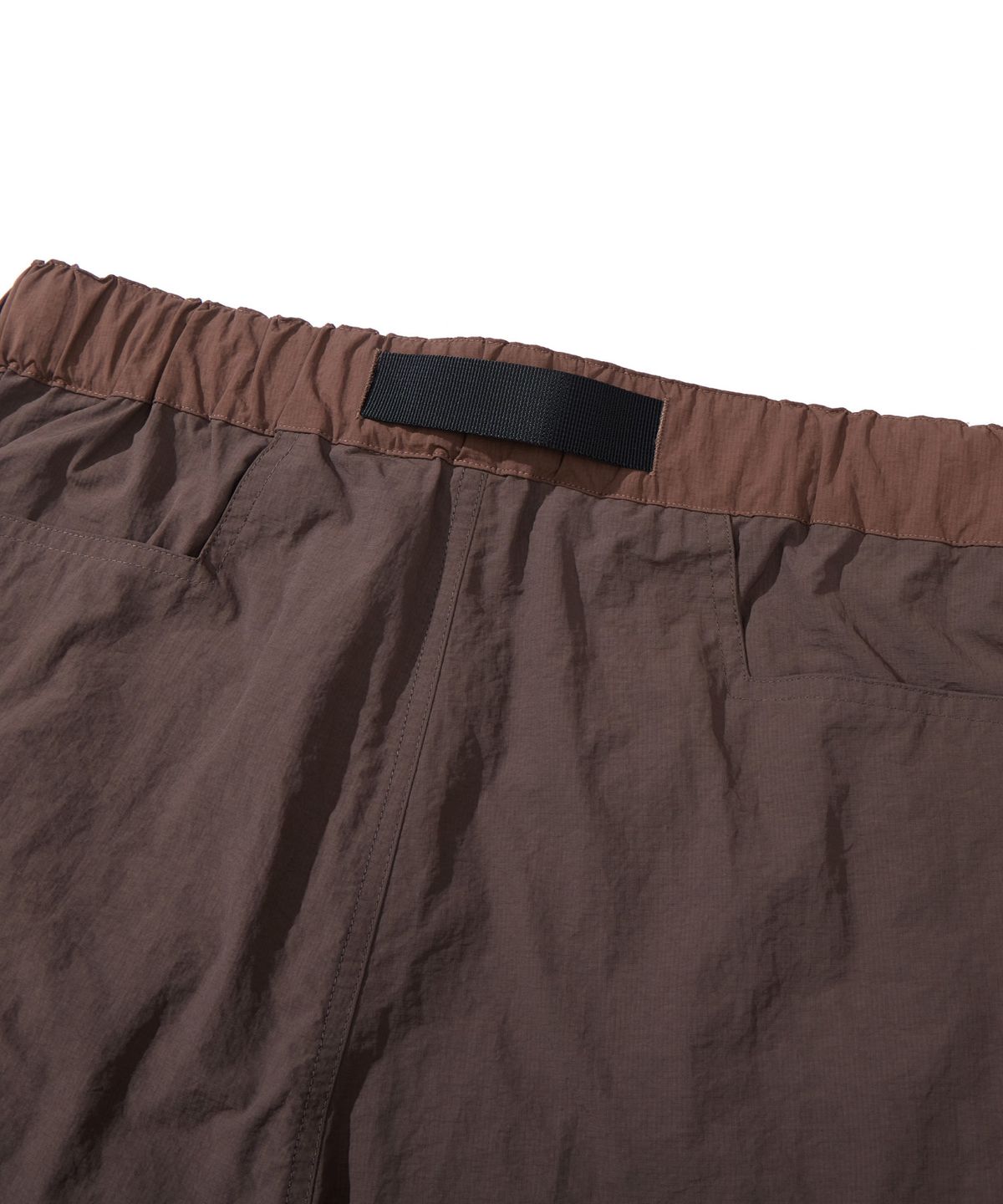 칼라파타르(KALAPATTHAR) NYLON BELTED BACK OUT POCKET CARGO POCKET SHORTS - BROWN