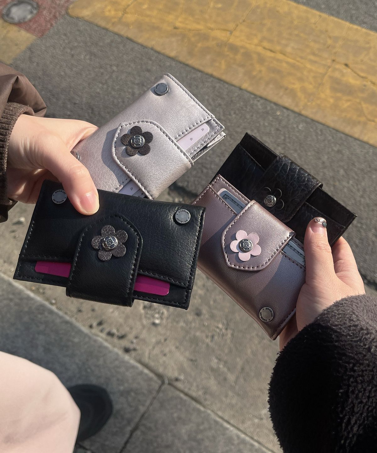 시월107(SIWL107) Fleur Card Wallet (Chrome Pink)
