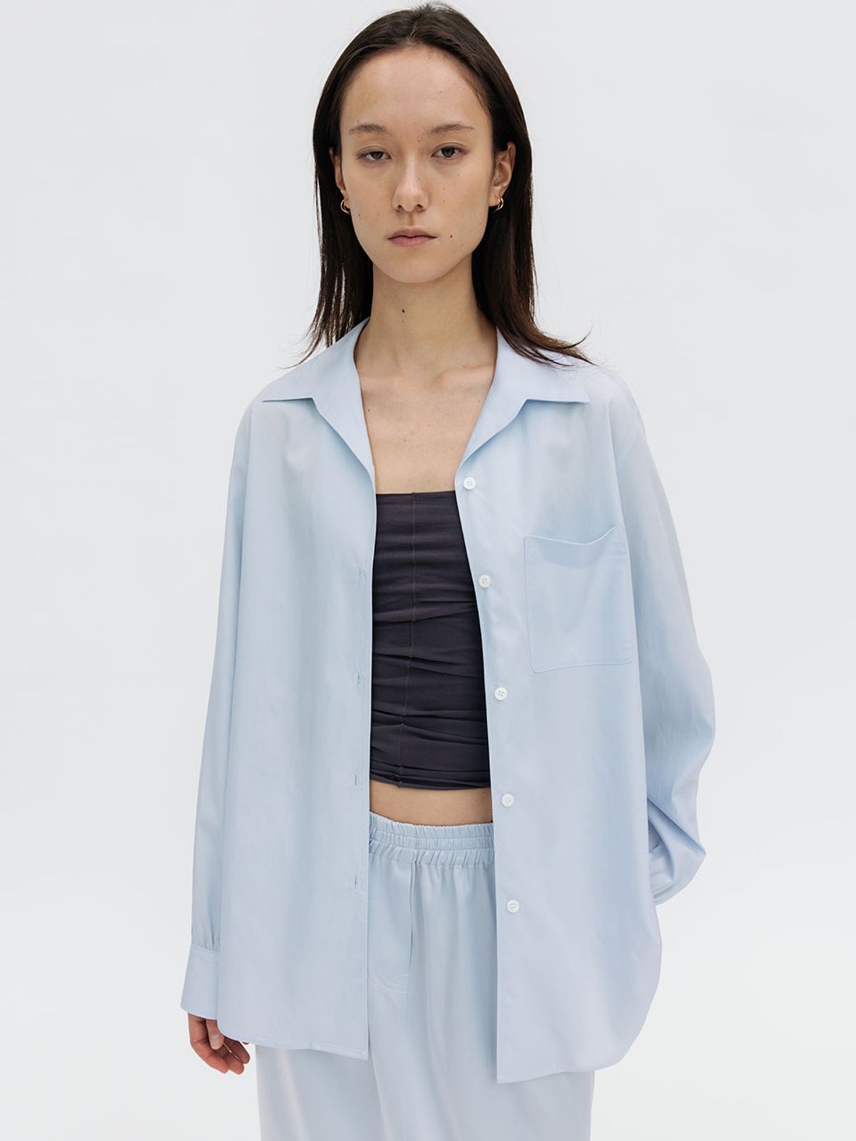르비에르(LVIR) FLUID OPEN COLLARED BLOUSE (LIGHT BLUE)