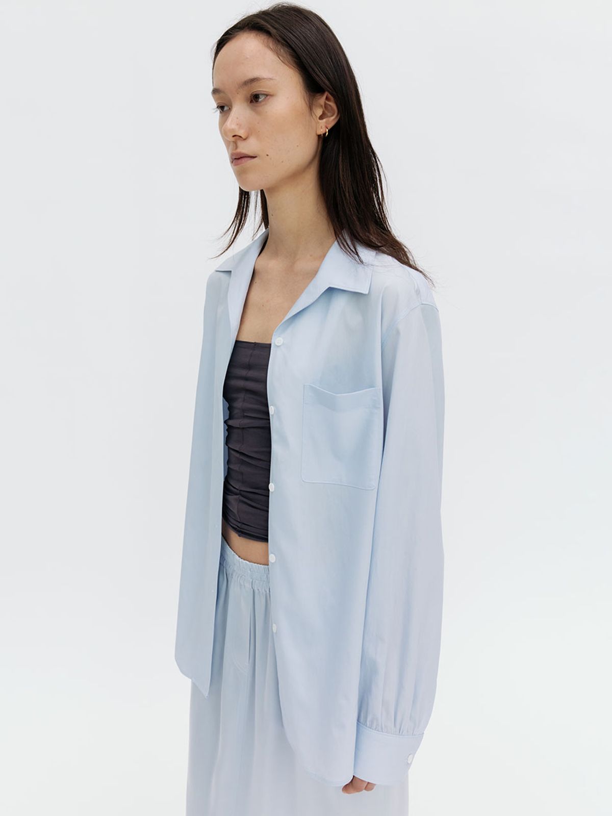 르비에르(LVIR) FLUID OPEN COLLARED BLOUSE (LIGHT BLUE)