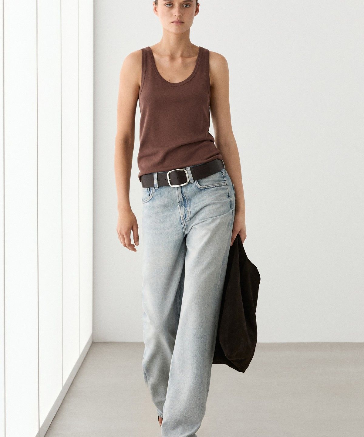 마시모두띠(MASSIMO DUTTI) 100% 코튼 슬리브리스 티셔츠