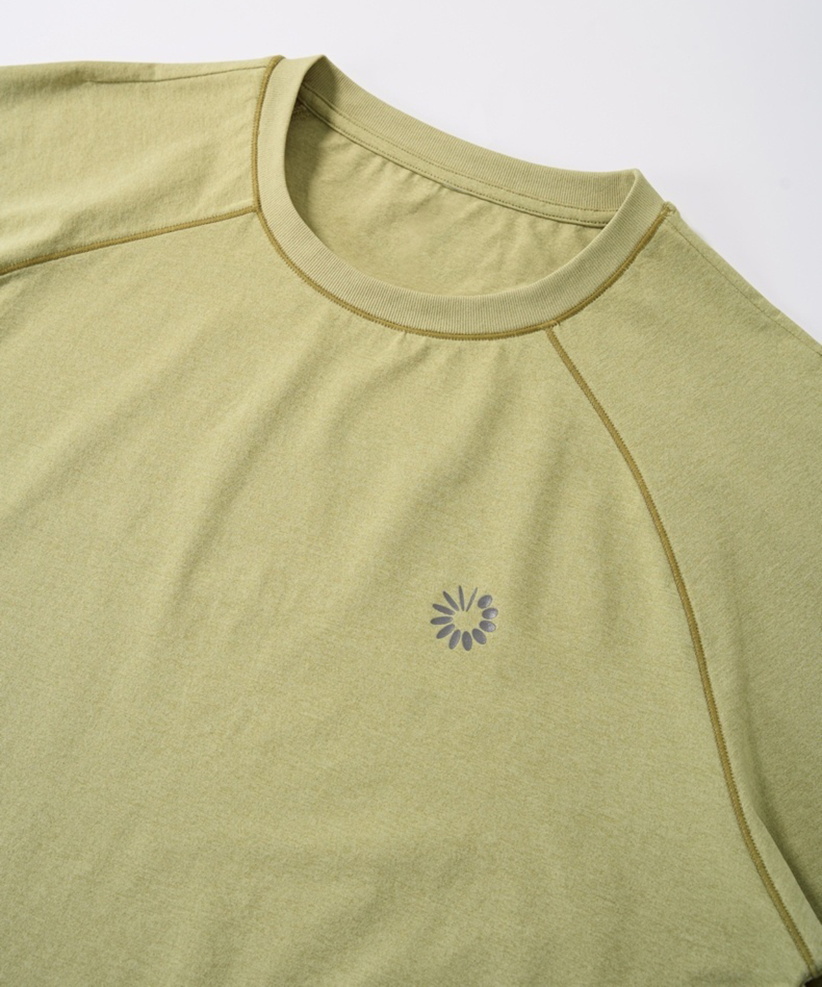 버튼서울(BUTTON SEOUL) 에르고노믹 테크 절개 래글런 숏슬리브 (3 COLORS)