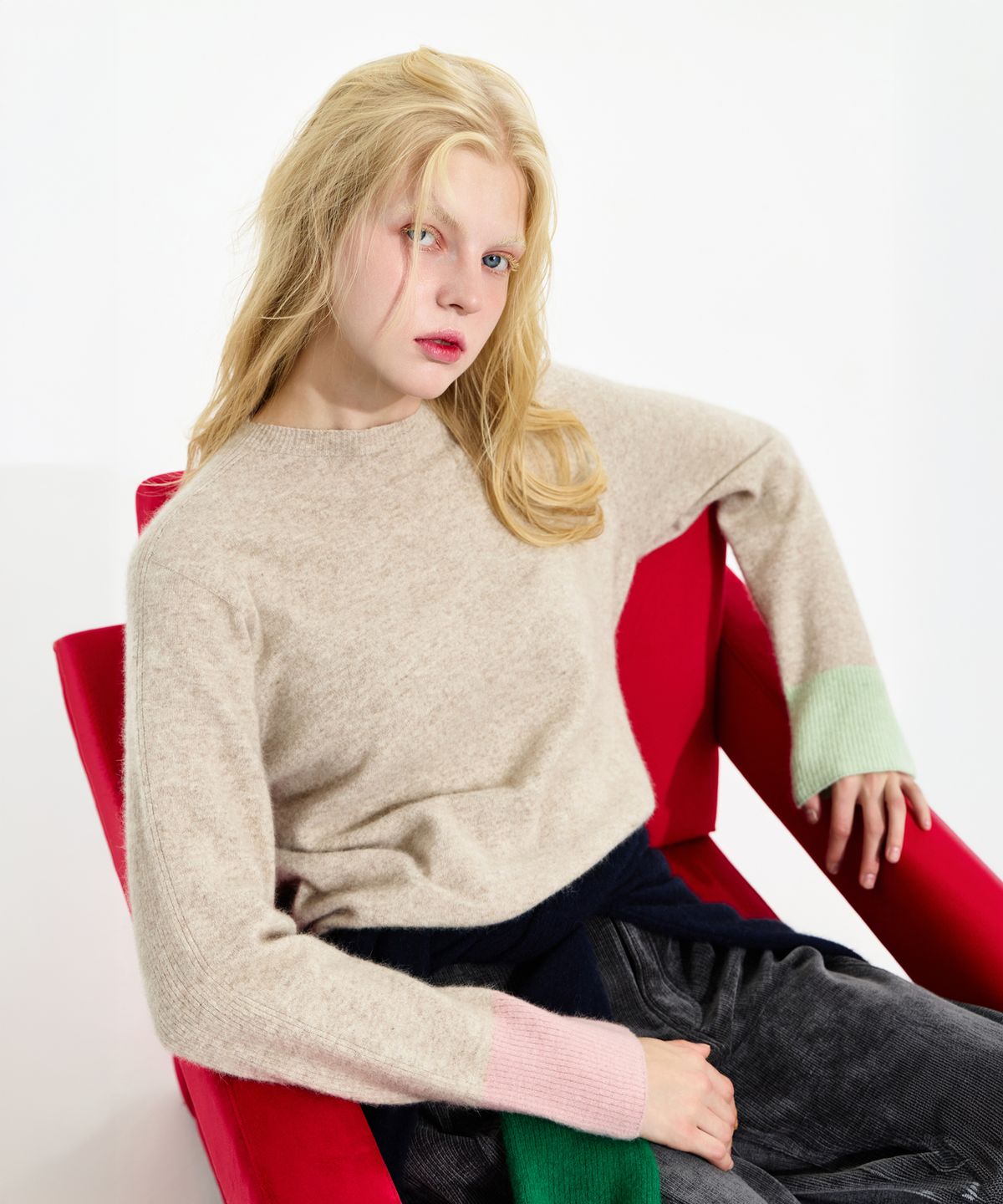 스노야(SNOYA) 25FW 블루 폭스 홀가먼트 크루넥 풀오버
