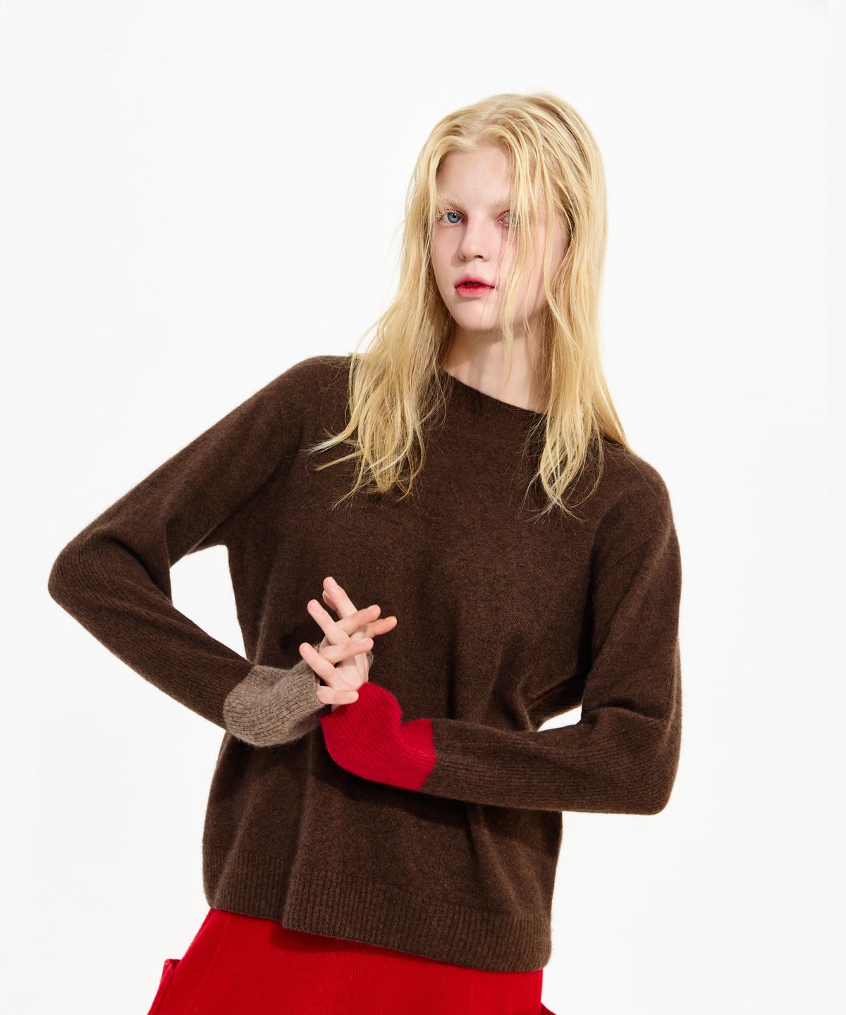 스노야(SNOYA) 25FW 블루 폭스 홀가먼트 크루넥 풀오버