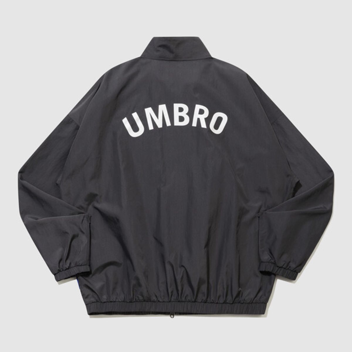 엄브로(UMBRO) HBL 스타챔프 별 스탠넥 바람막이 자켓 차콜 UR221CJK52