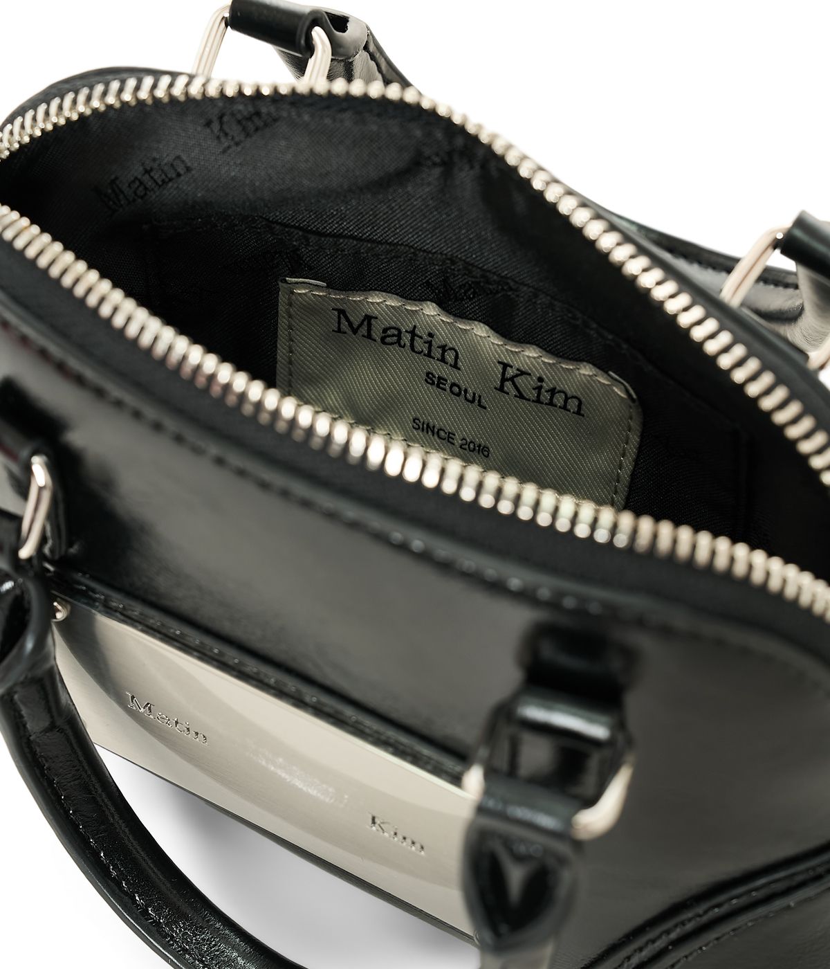 마뗑킴(MATIN KIM) CURVE ZIP MINI BAG IN BLACK
