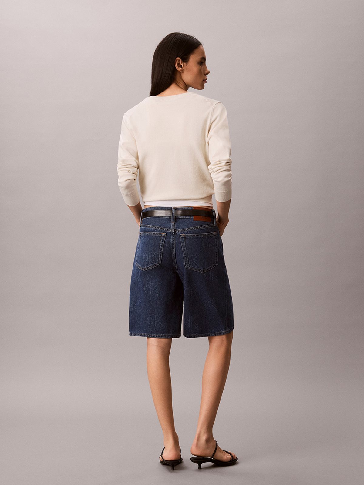 캘빈클라인 진(CALVIN KLEIN JEANS) 여성 릴렉스 버뮤다 CK로고 데님 쇼츠 47G717G 0BV