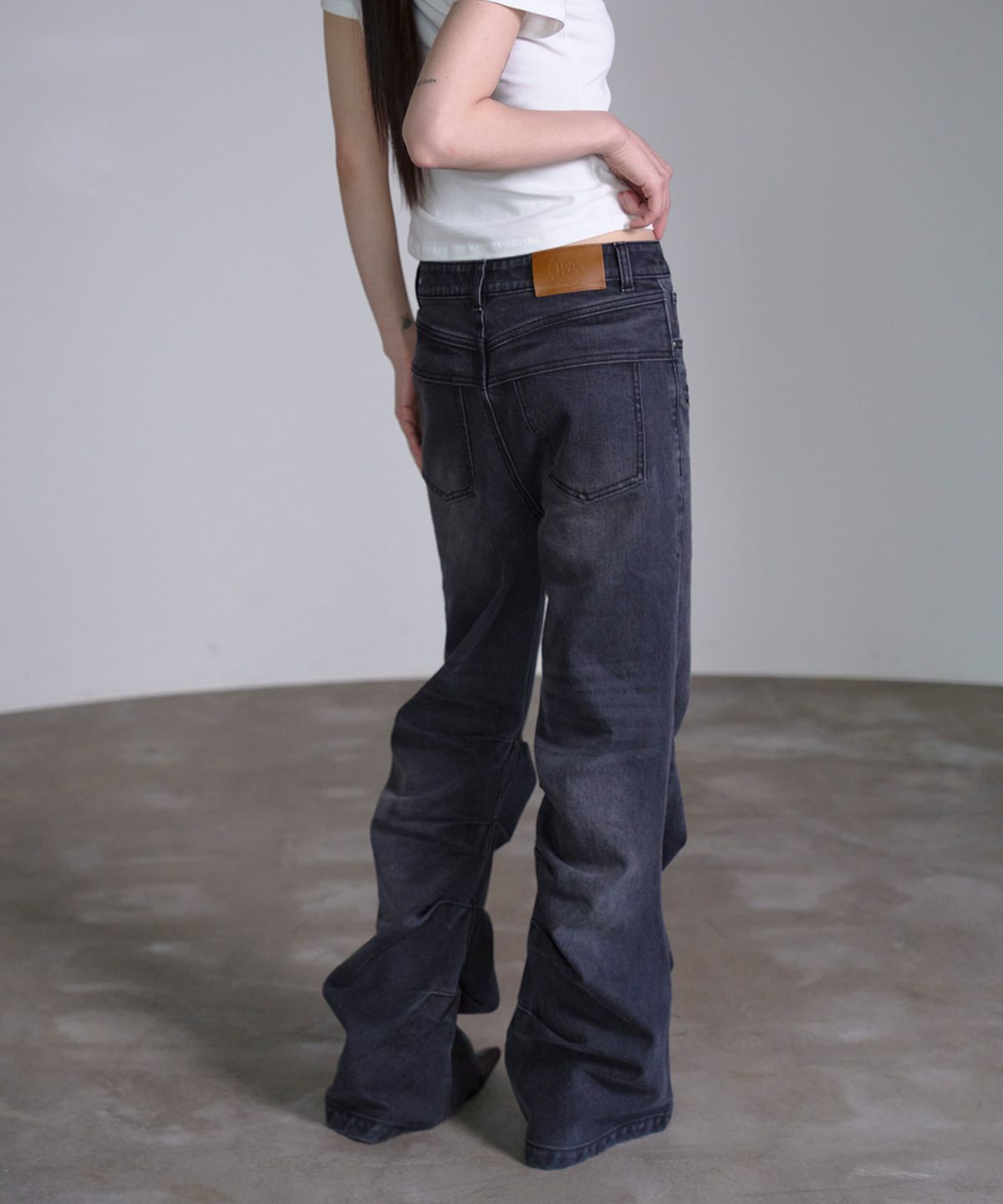 프렌다(PRENDA) SHIRRING BOOTS CUT DENIM PANTS BLACK