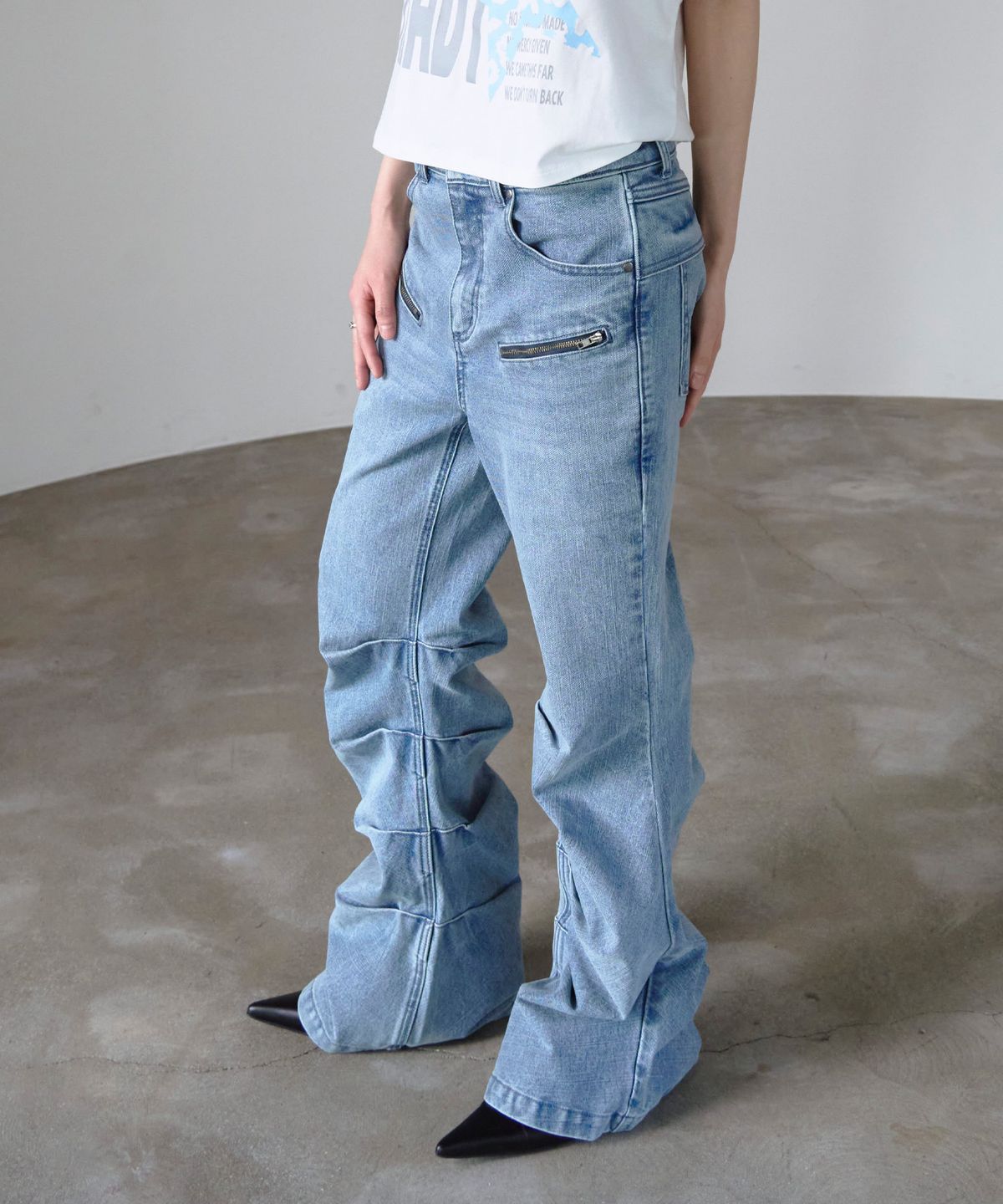 프렌다(PRENDA) SHIRRING BOOTS CUT DENIM PANTS BLUE