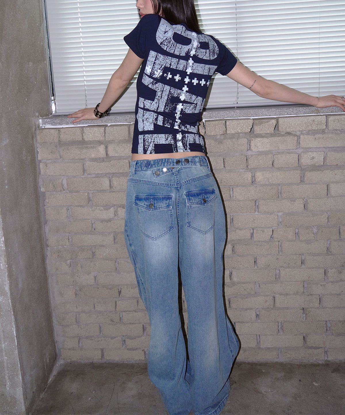 프렌다(PRENDA) CURVED CAT WASHED DENIM PANTS BLUE