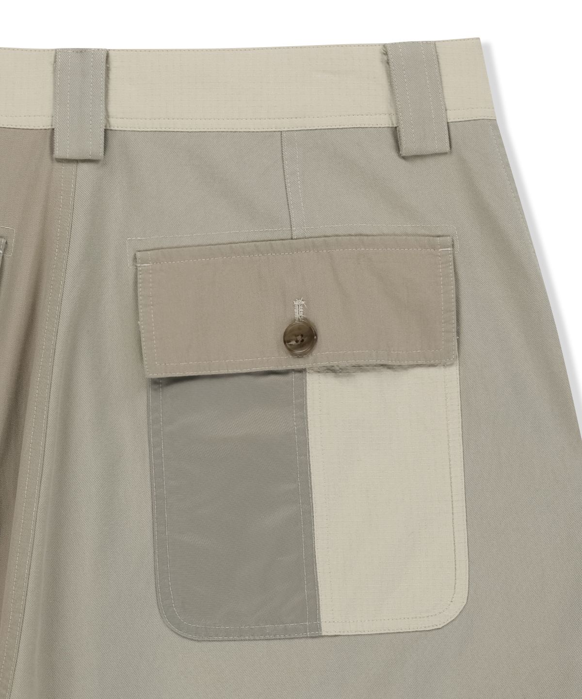 마뗑킴(MATIN KIM) PATCHWORK CARGO BERMUDA PANTS FOR MEN IN BEIGE
