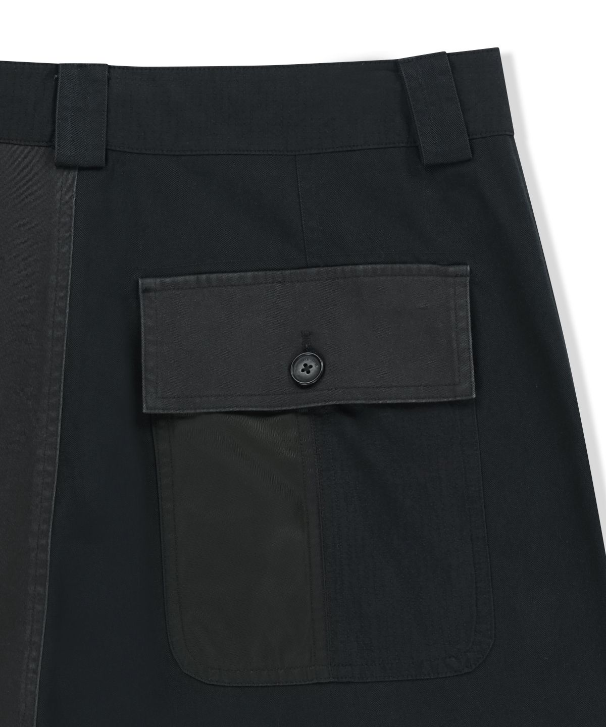 마뗑킴(MATIN KIM) PATCHWORK CARGO BERMUDA PANTS FOR MEN IN CHARCOAL